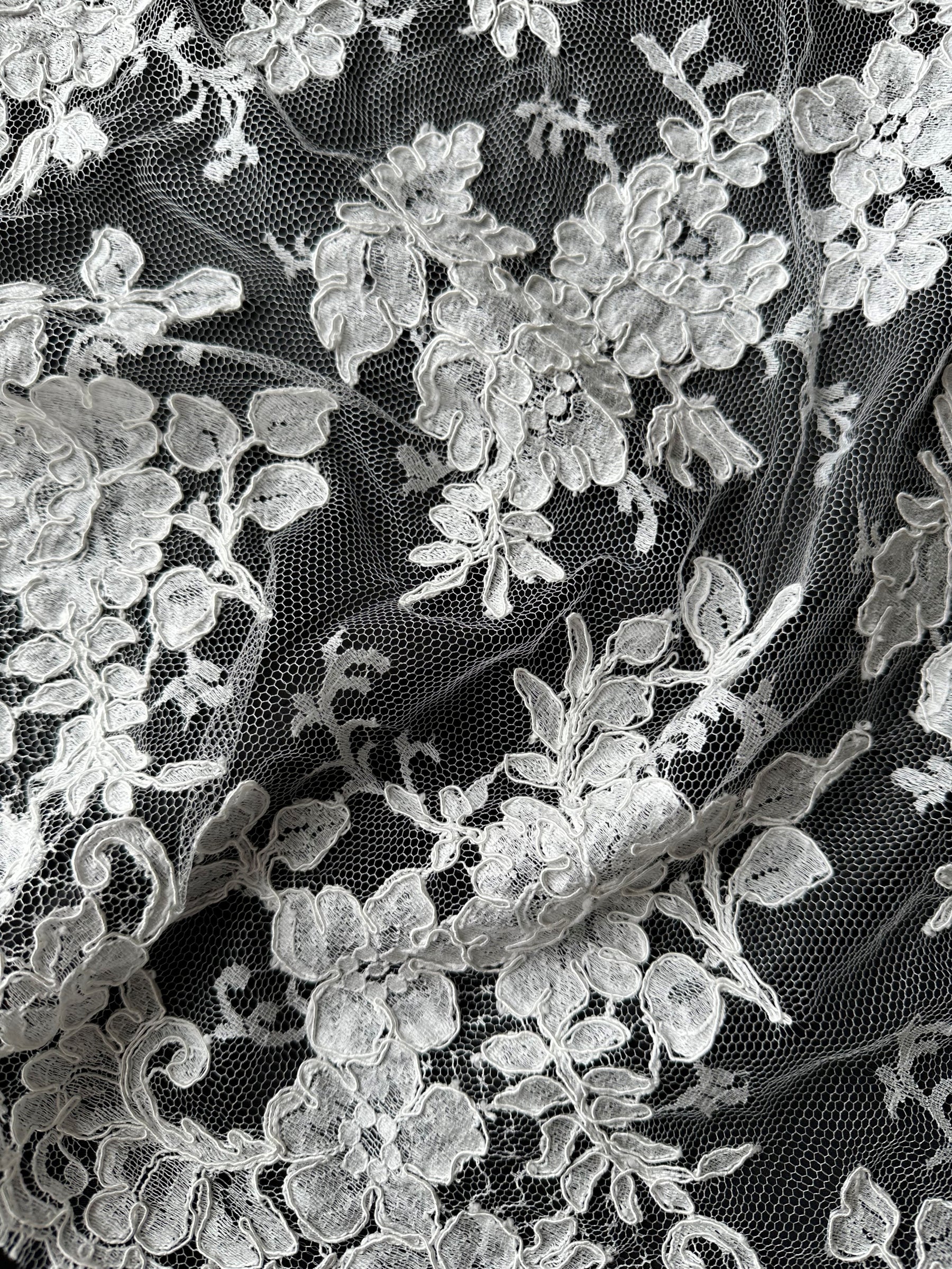 Ivory Corded Chantilly Lace – Zetina