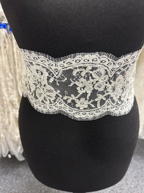 Ivory Corded Chantilly Lace Trim – Zetina