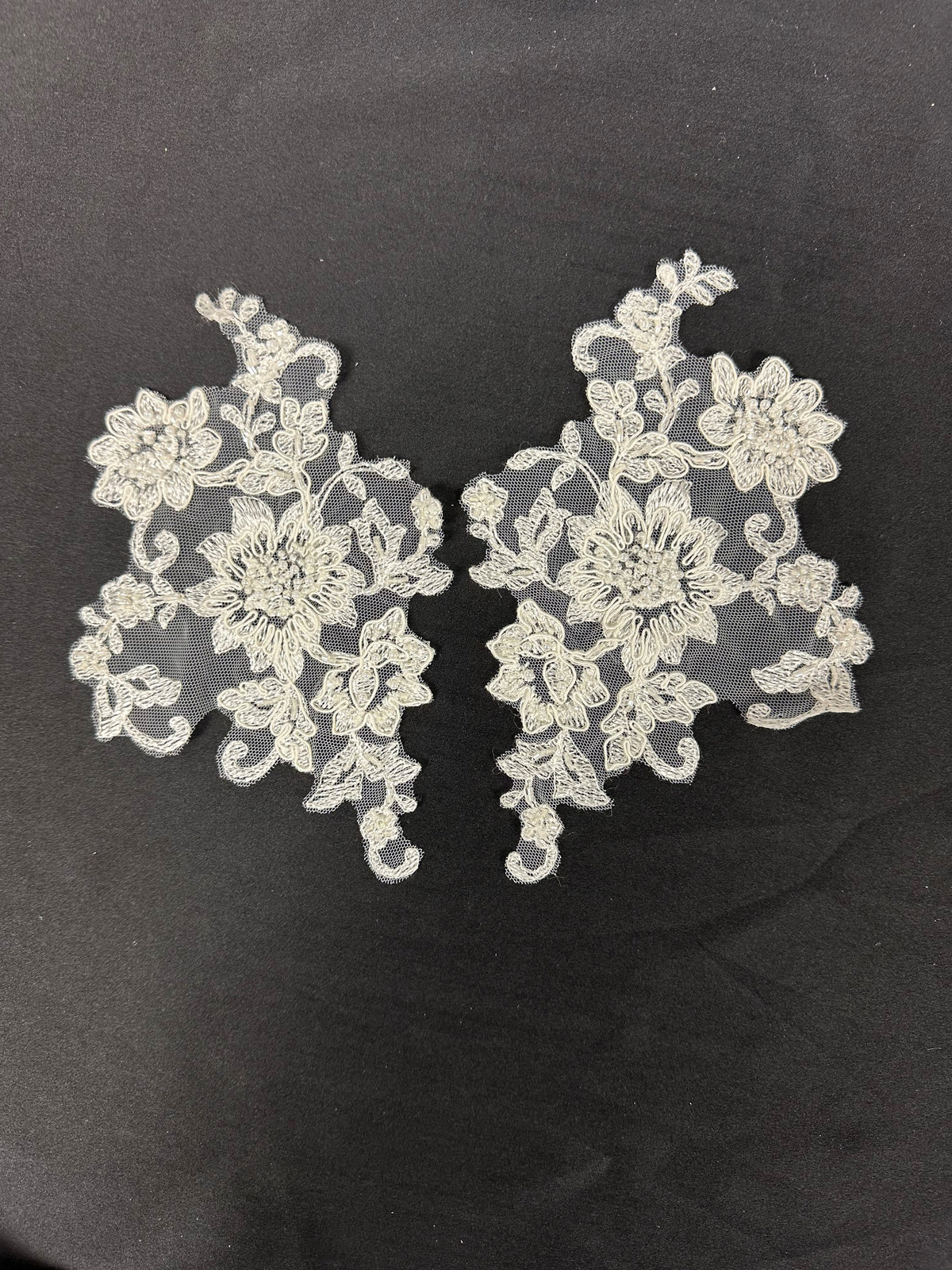 Ivory Lace Appliques - Zara AP 616 (CF)