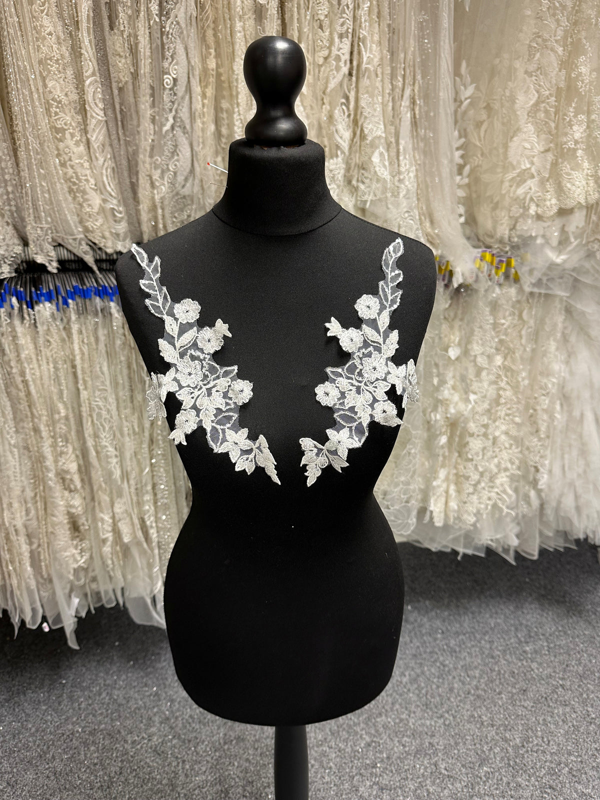 Ivory Beaded Lace Appliques - MT4004