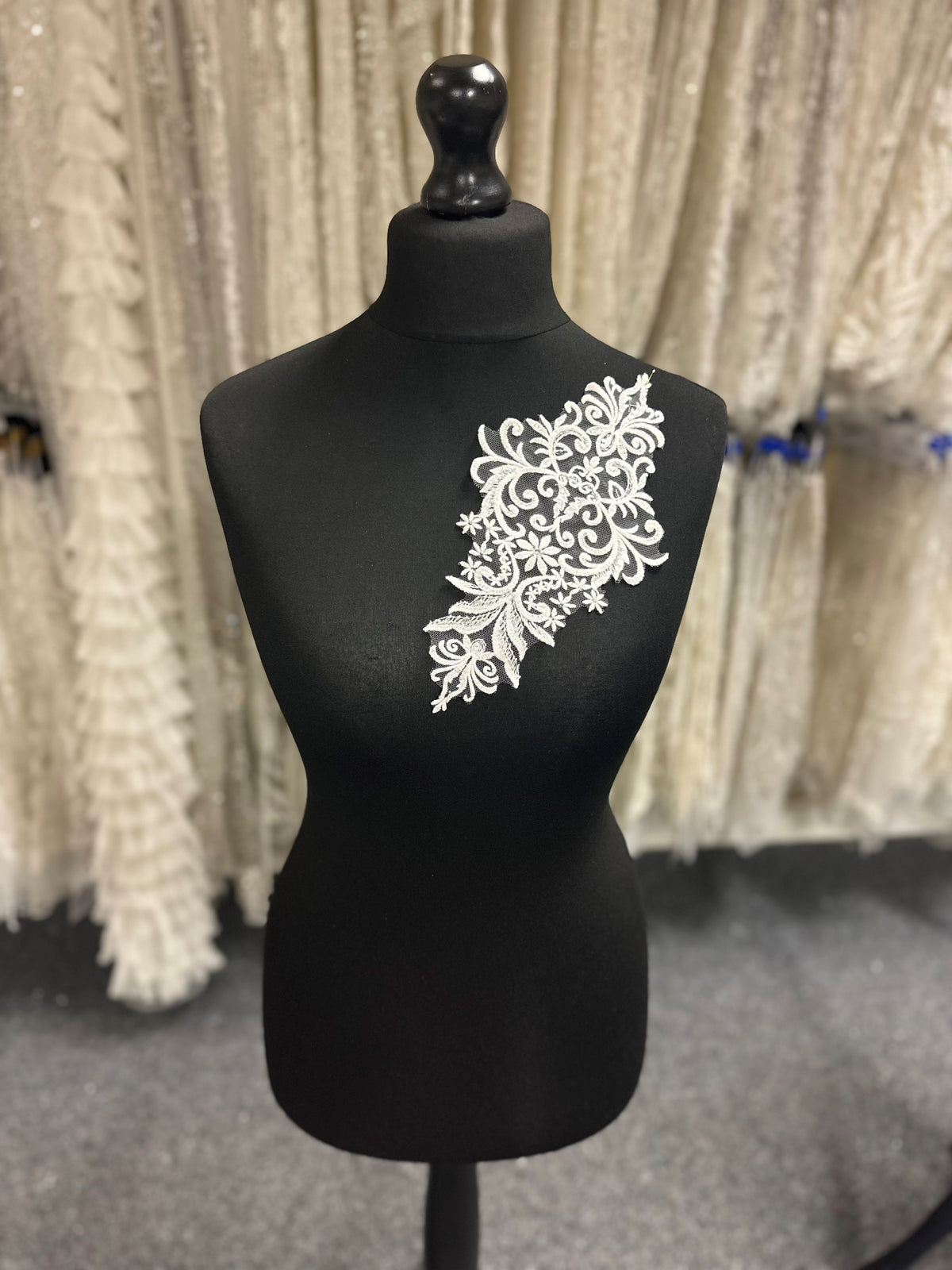 Ivory Sequin Lace Applique - AP 183 (CF)