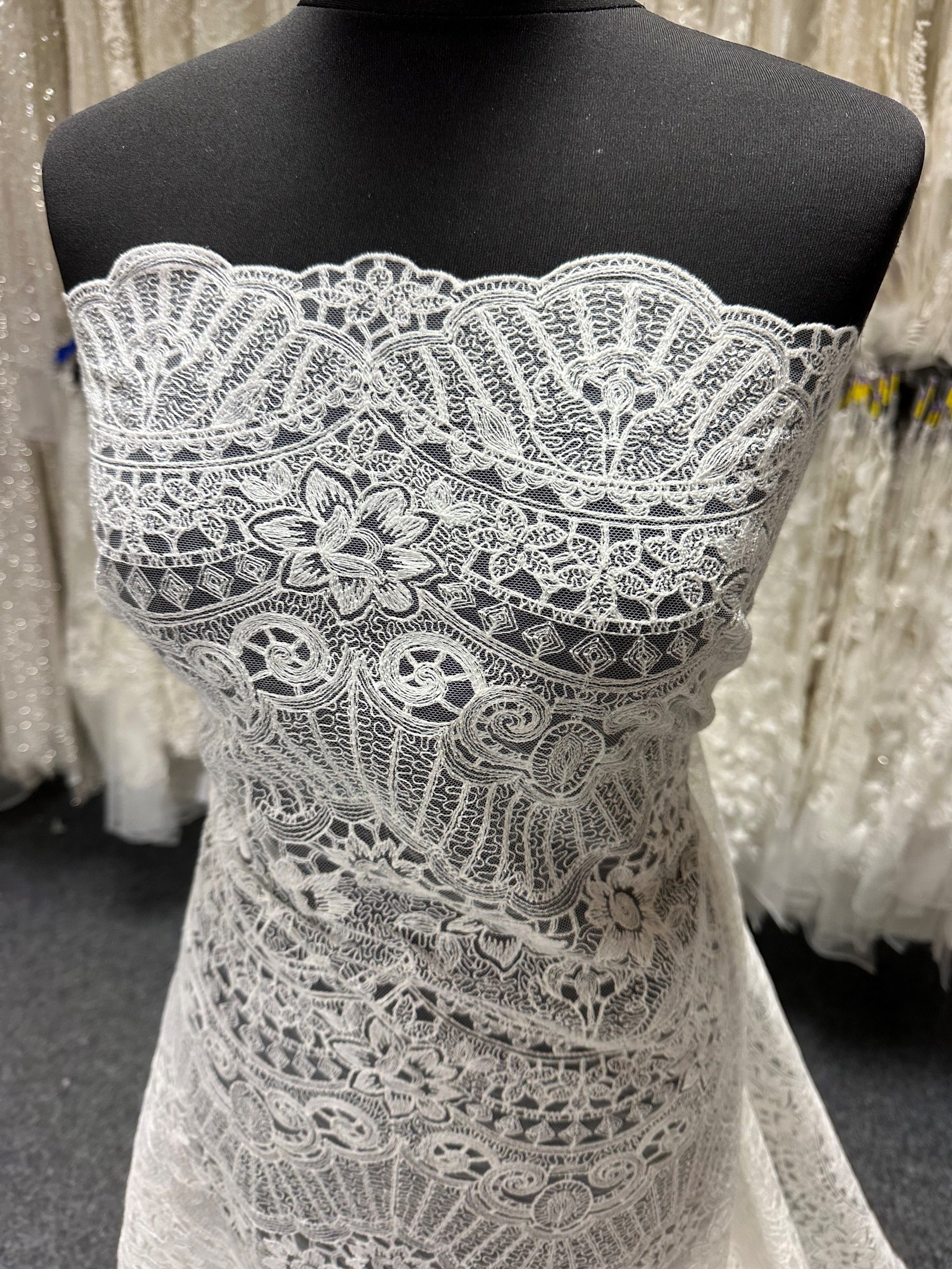 Ivory Embroidered Lace - Tremendo