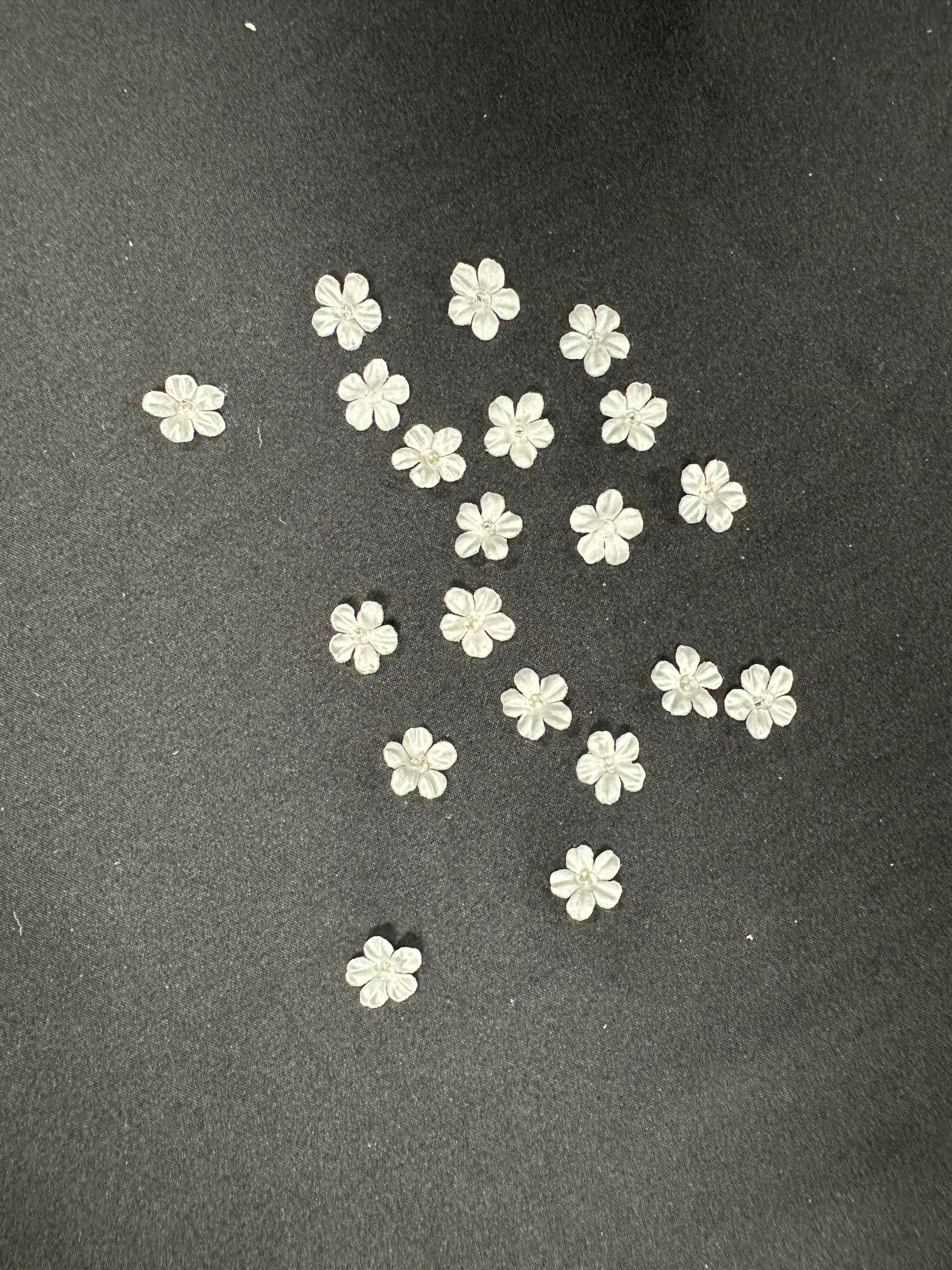 Ivory Laser Cut Flowers - M11 (Bag of 144)