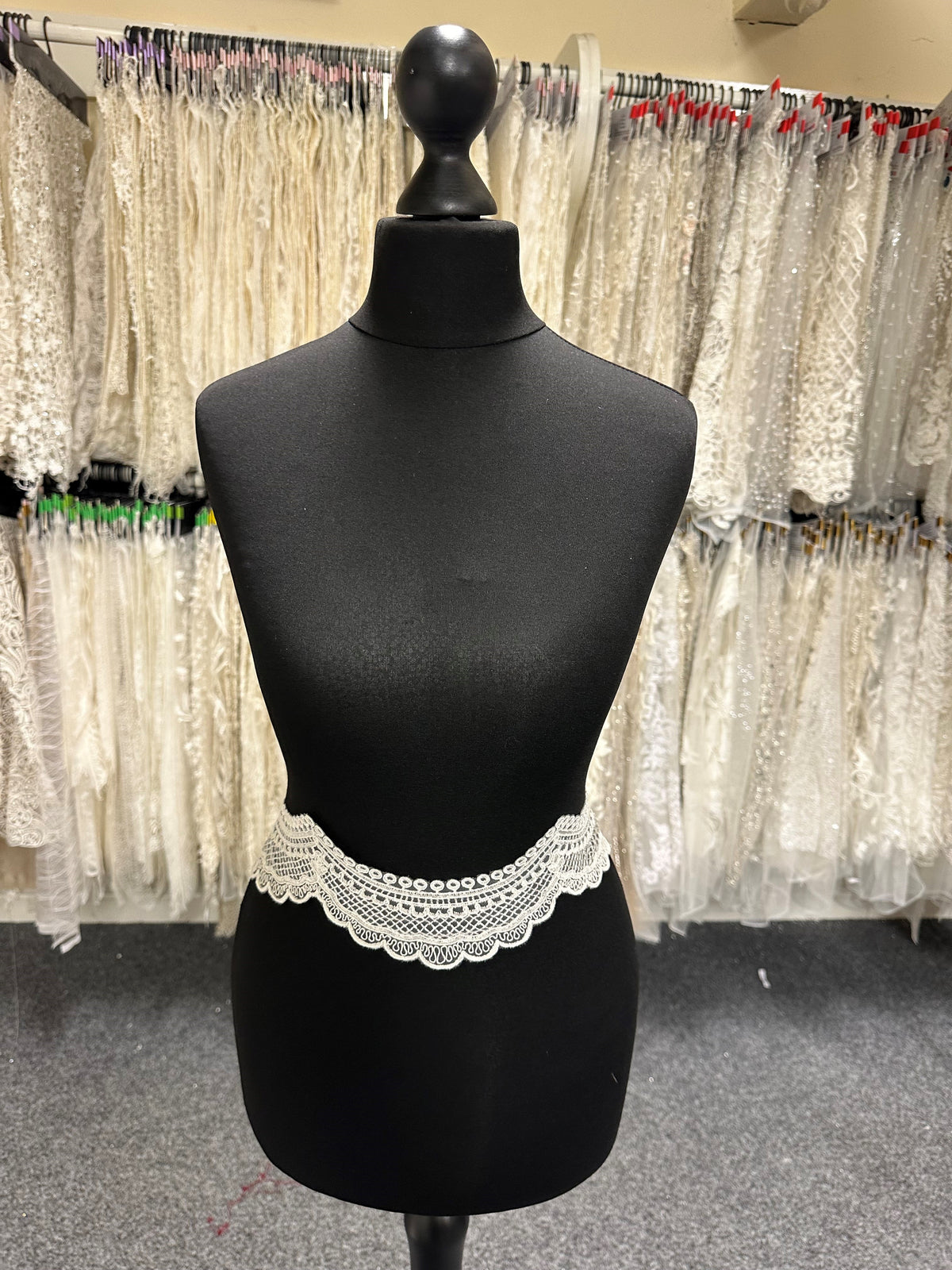Ivory Corded Lace Trim - Elodea
