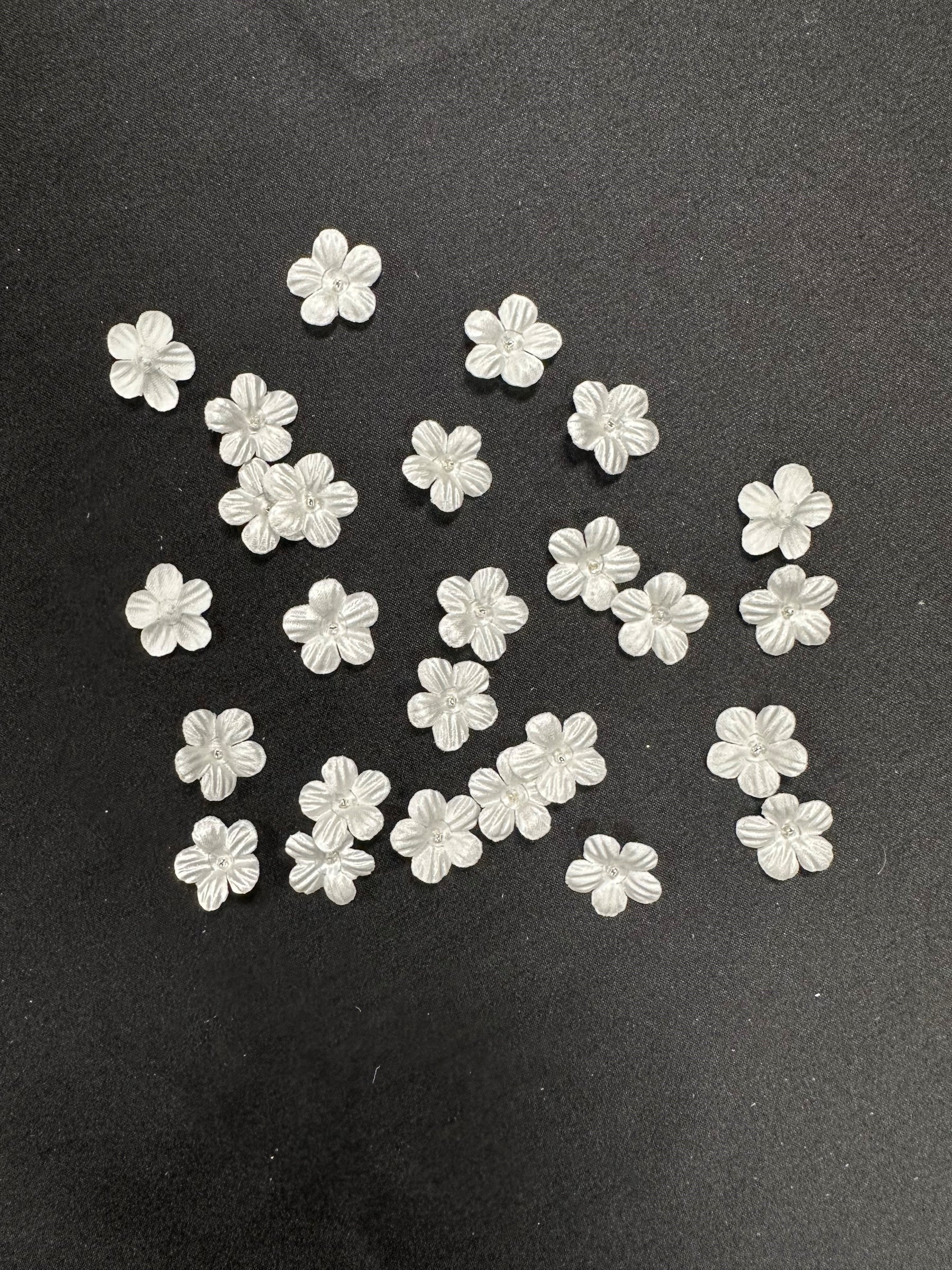 Ivory Laser Cut Flowers - M10 (Bag of 144)