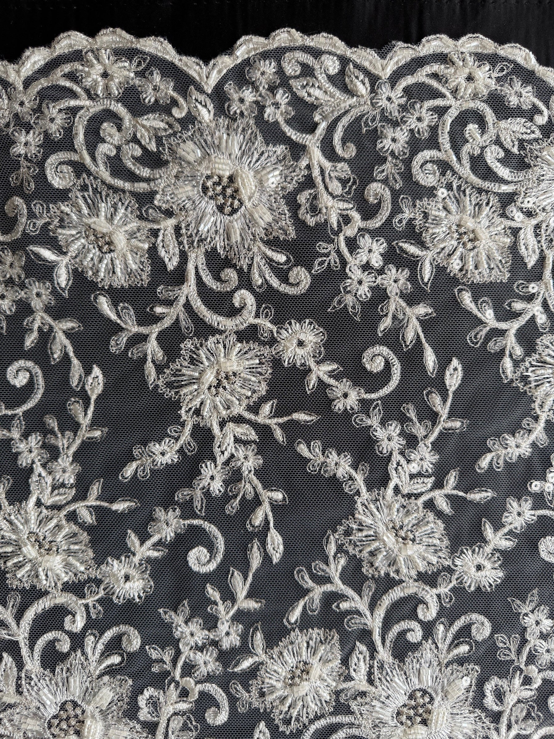 Ivory Beaded Lace - P992