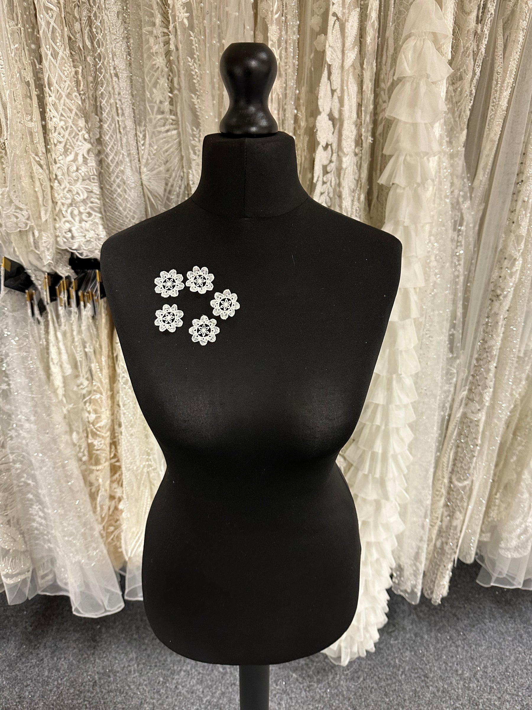 Ivory Embroidered Flower - MM0007 (Bag of 144)