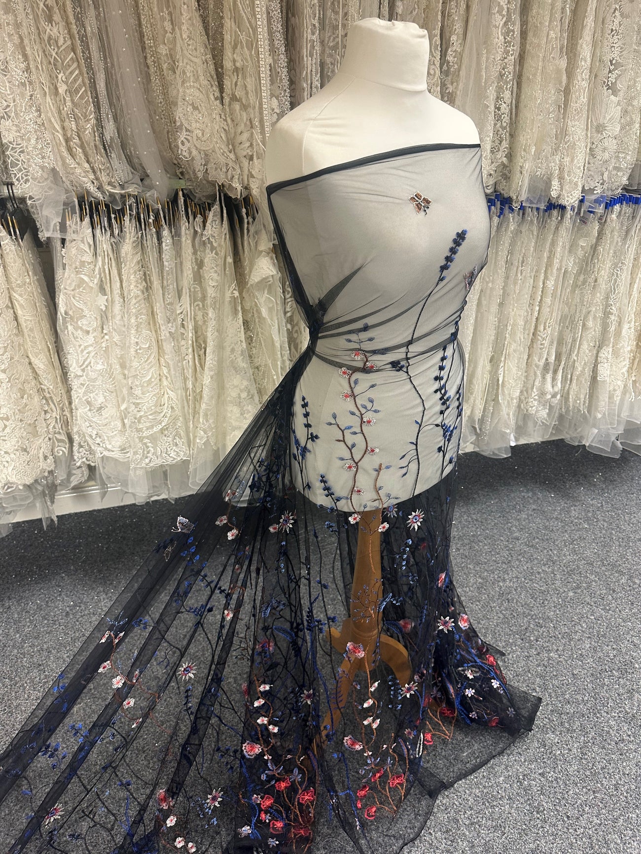 Mint Embroidered Lace Sassi