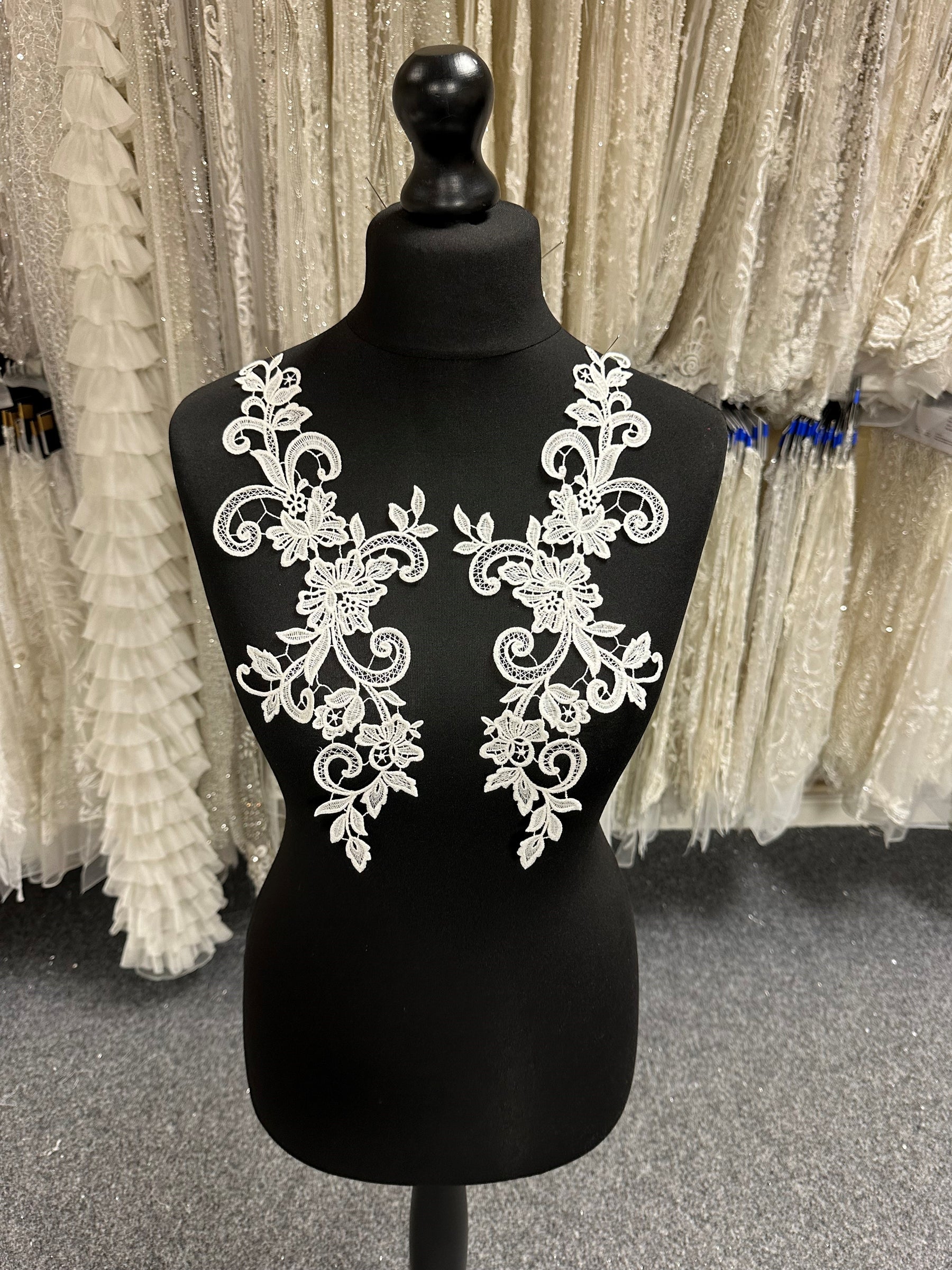 Ivory Guipure Lace Appliques - Acute