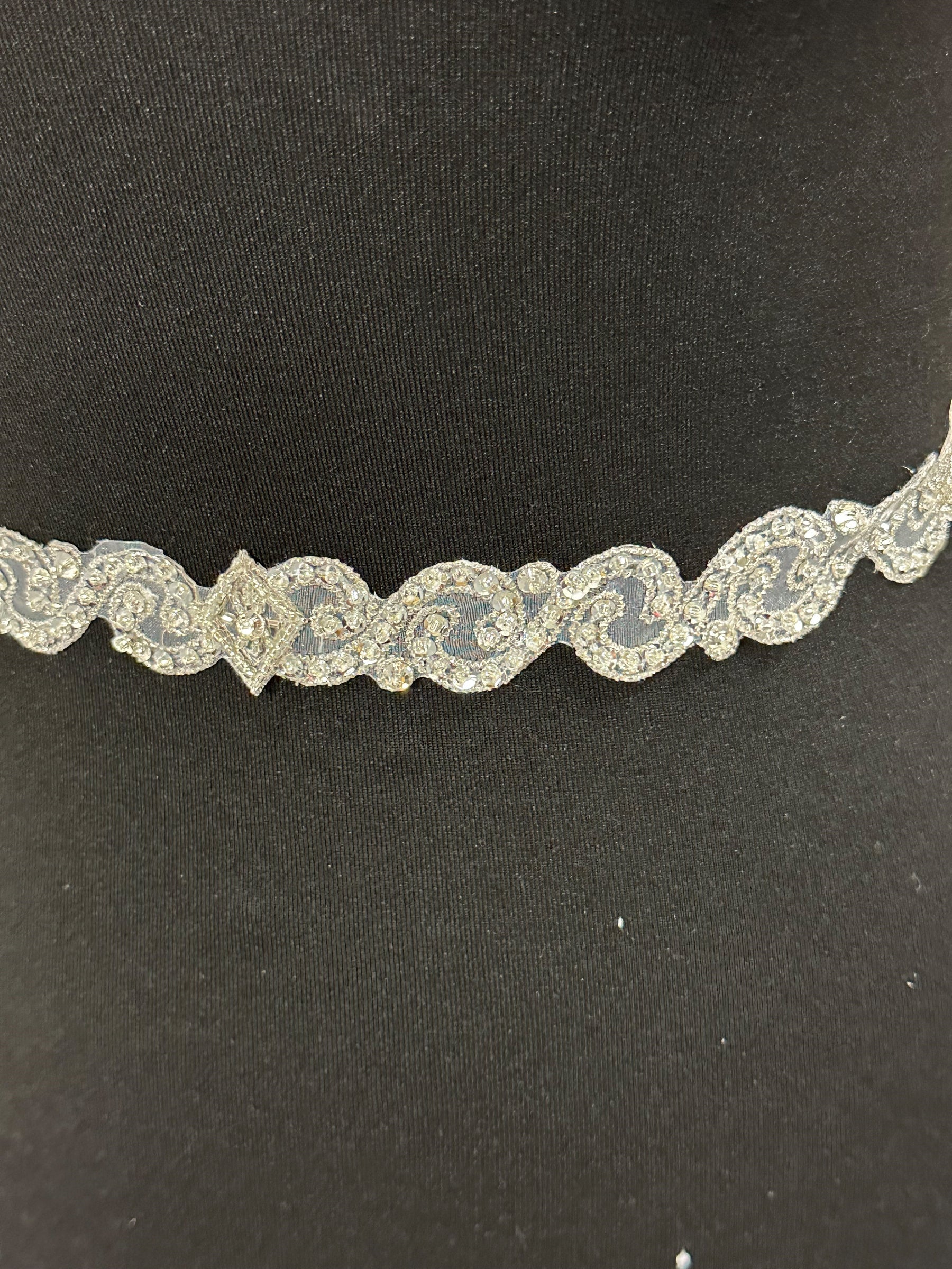 Ivory Crystal Trim – T 407 (CF)