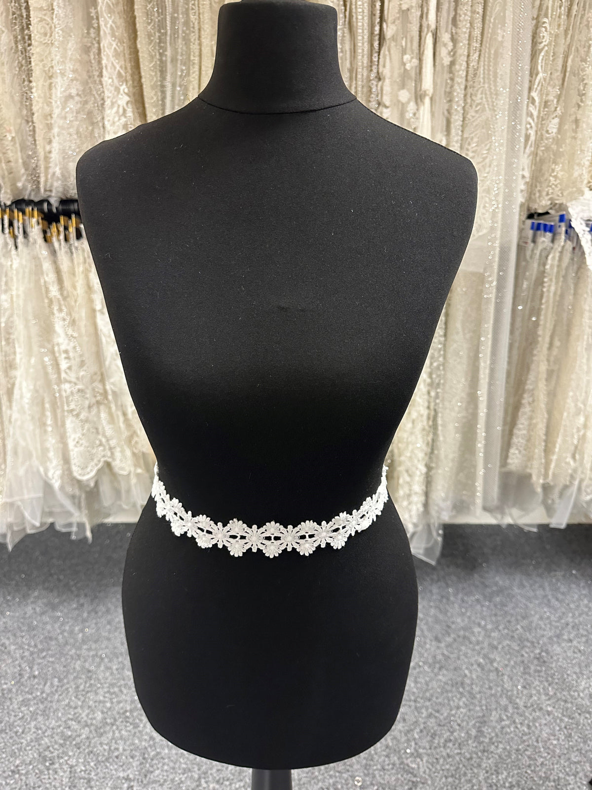 Ivory Guipure Lace Trim - Macaw