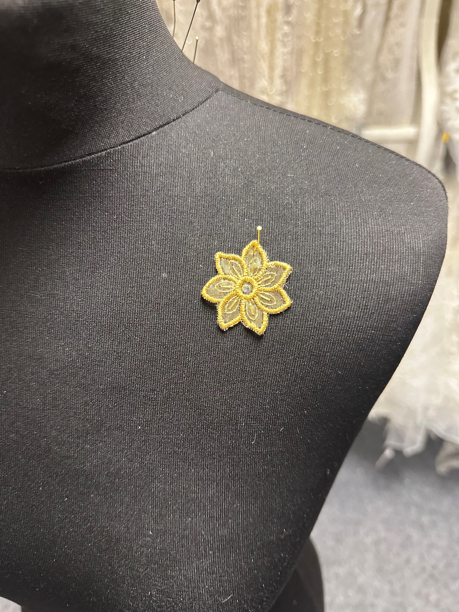 Gold Daisy Motif with Swarovski - Aladdin