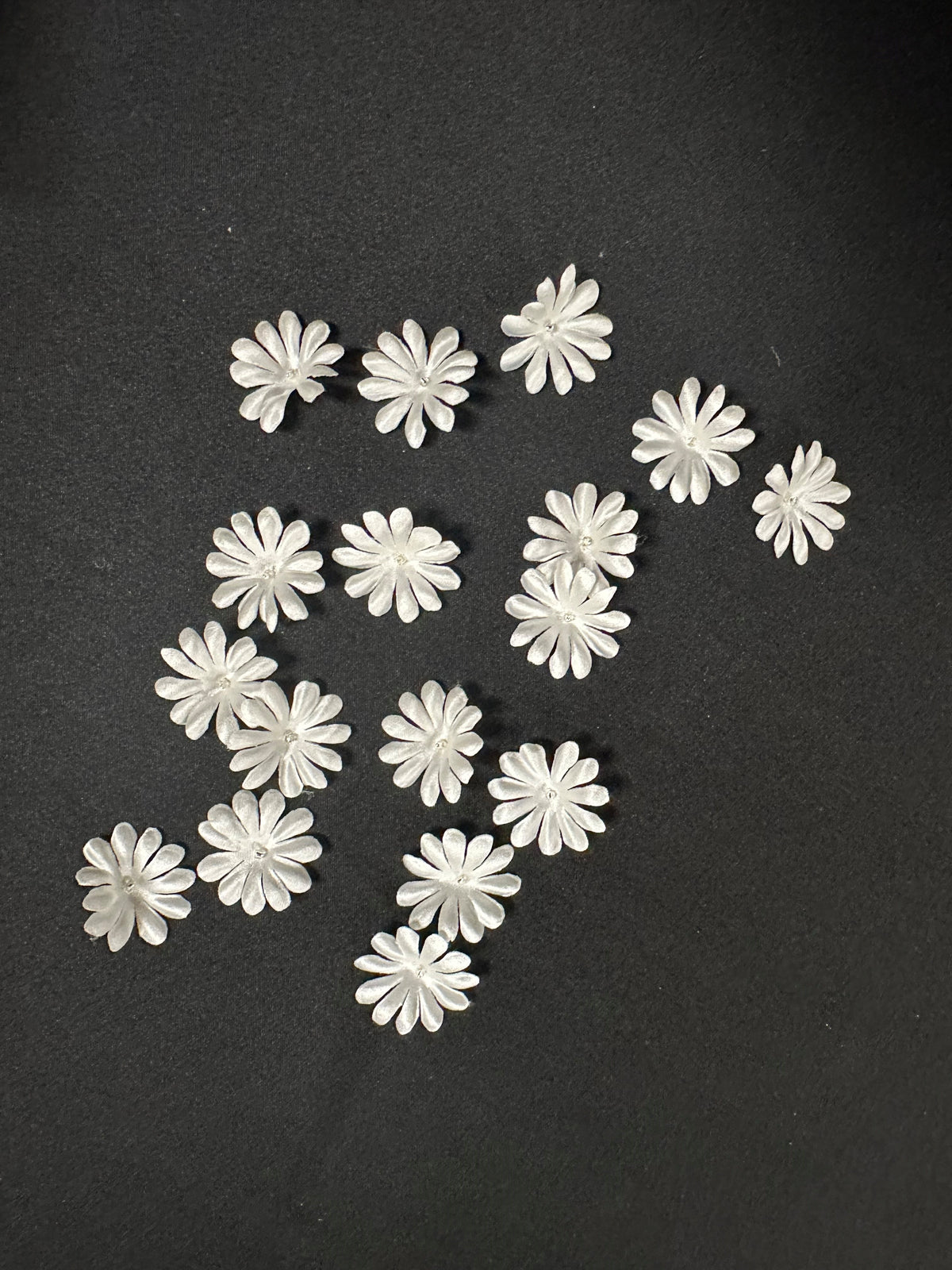 Ivory Laser Cut Flowers - M15 (Bag of 144)