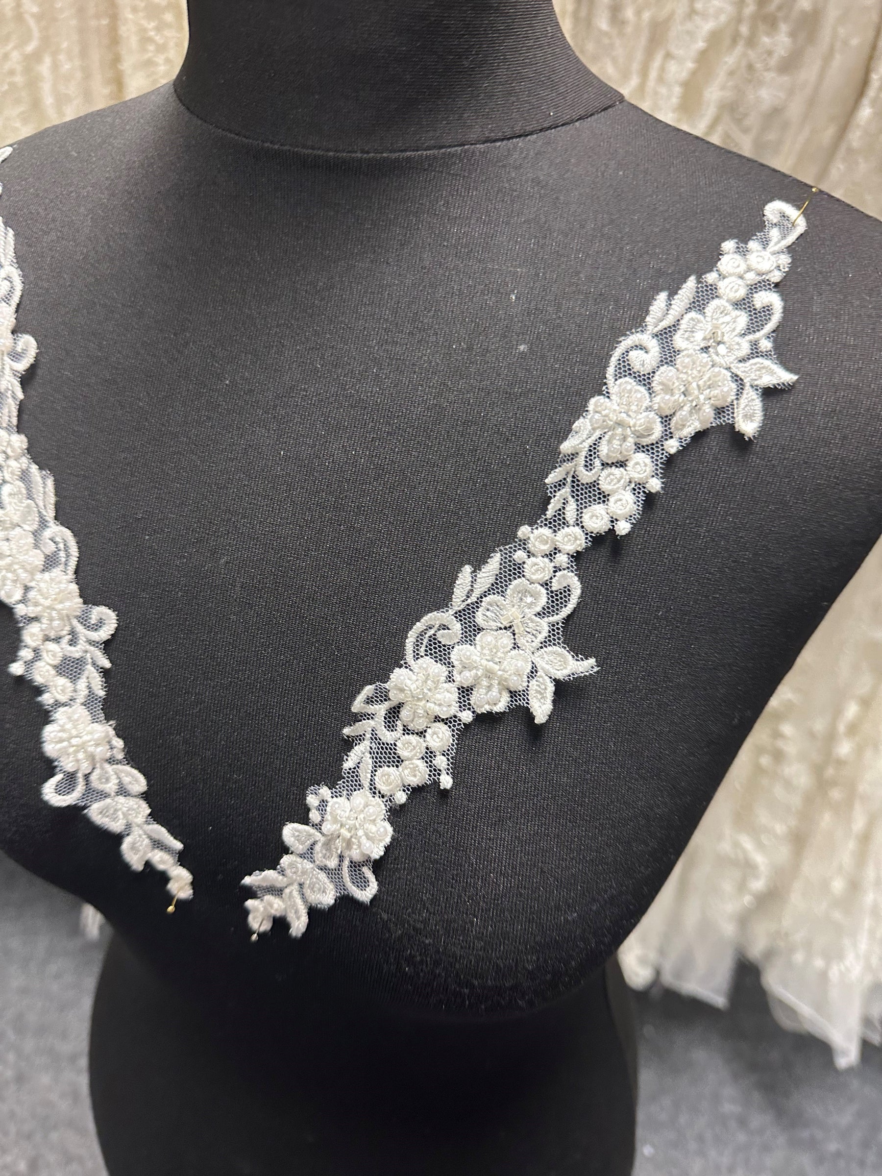 Ivory Beaded Lace Appliques - AP 254 (CF)