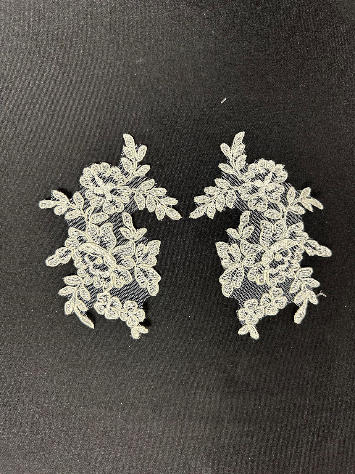 Ivory Corded Lace Appliques - AP 265 Unbeaded (CF)