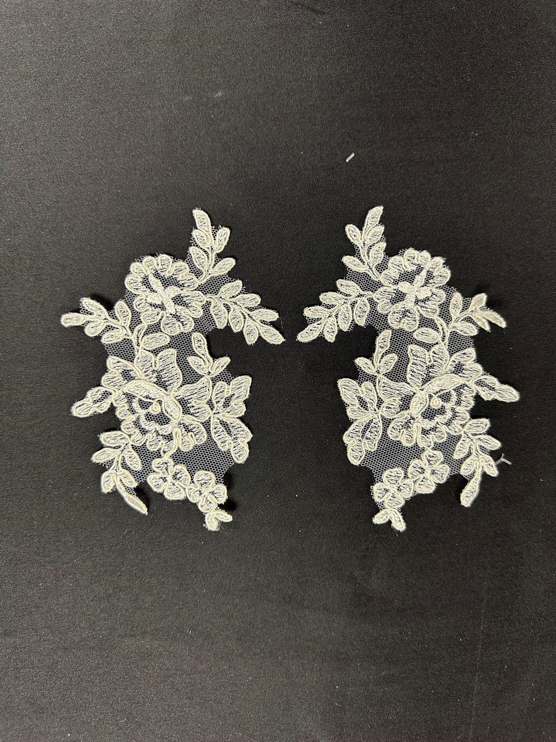 Ivory Corded Lace Appliques - AP 265 Unbeaded (CF)