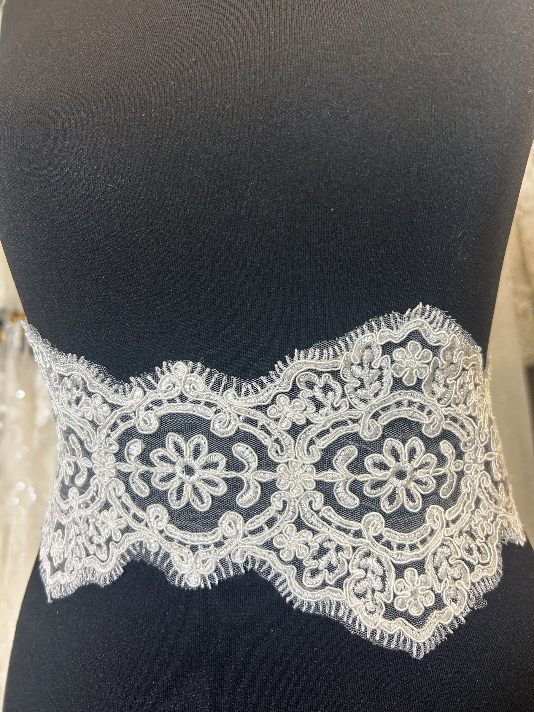Ivory Corded Lace Trim - Agapanthus