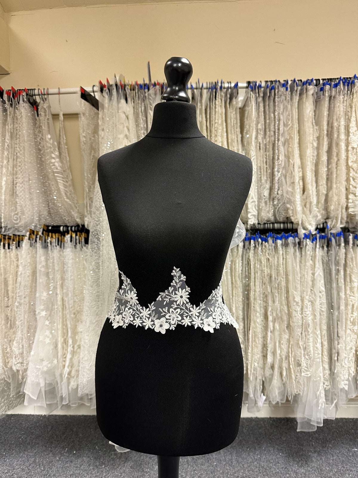 Ivory Flower Trim - TR 145 (CF)