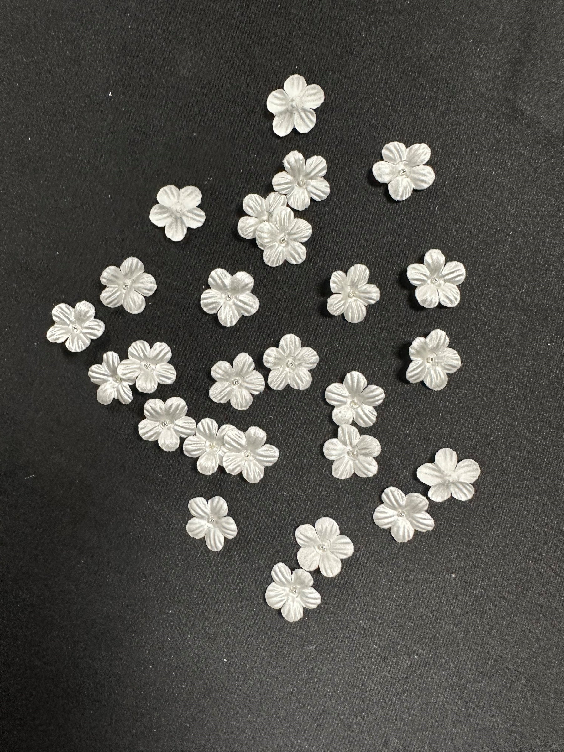Ivory Laser Cut Flowers - M10 (Bag of 144)