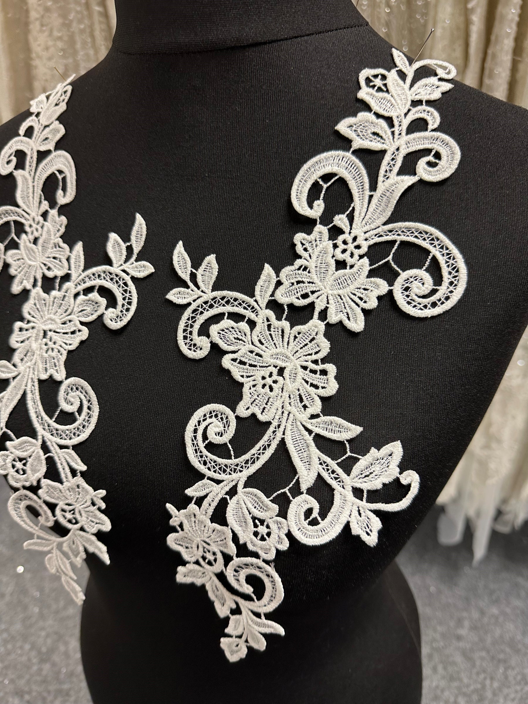 Ivory Guipure Lace Appliques - Acute