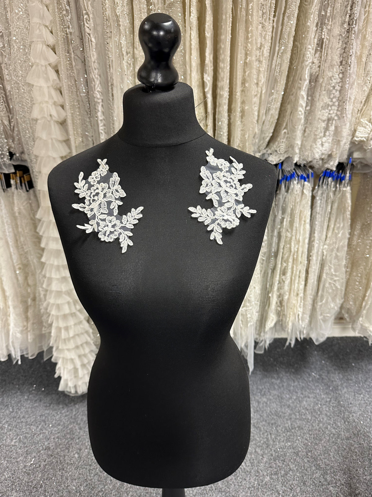 Ivory Corded Lace Appliques - AP 265 Unbeaded (CF)