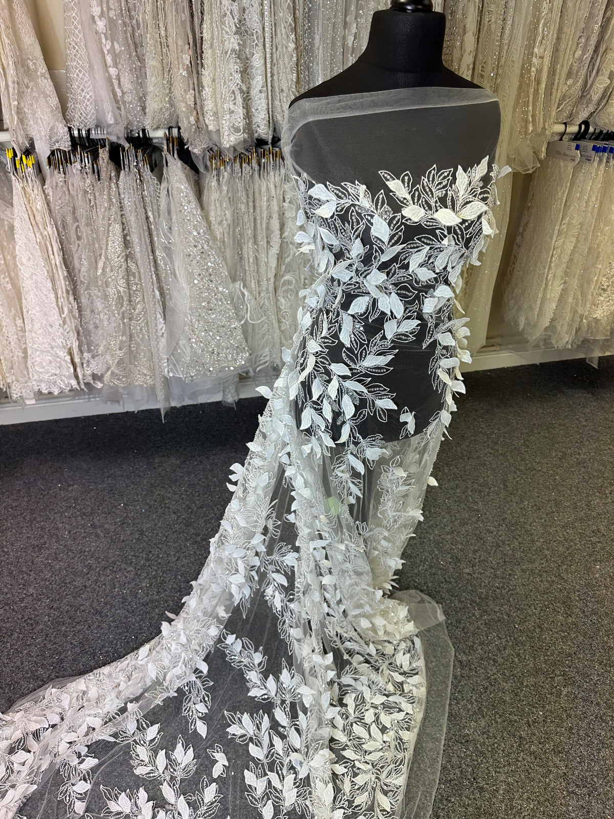Ivory Feather 3d Lace Thimbelina