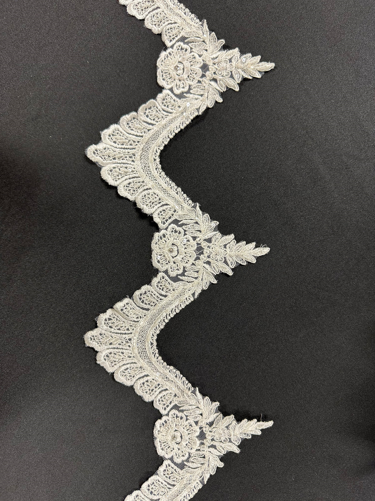 Ivory Embroidered Lace Trim - TR 115 (CF)