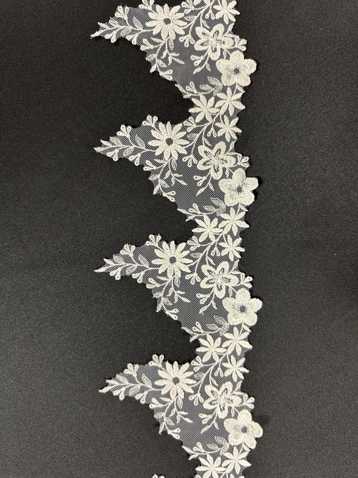 Ivory Flower Trim - TR 145 (CF)
