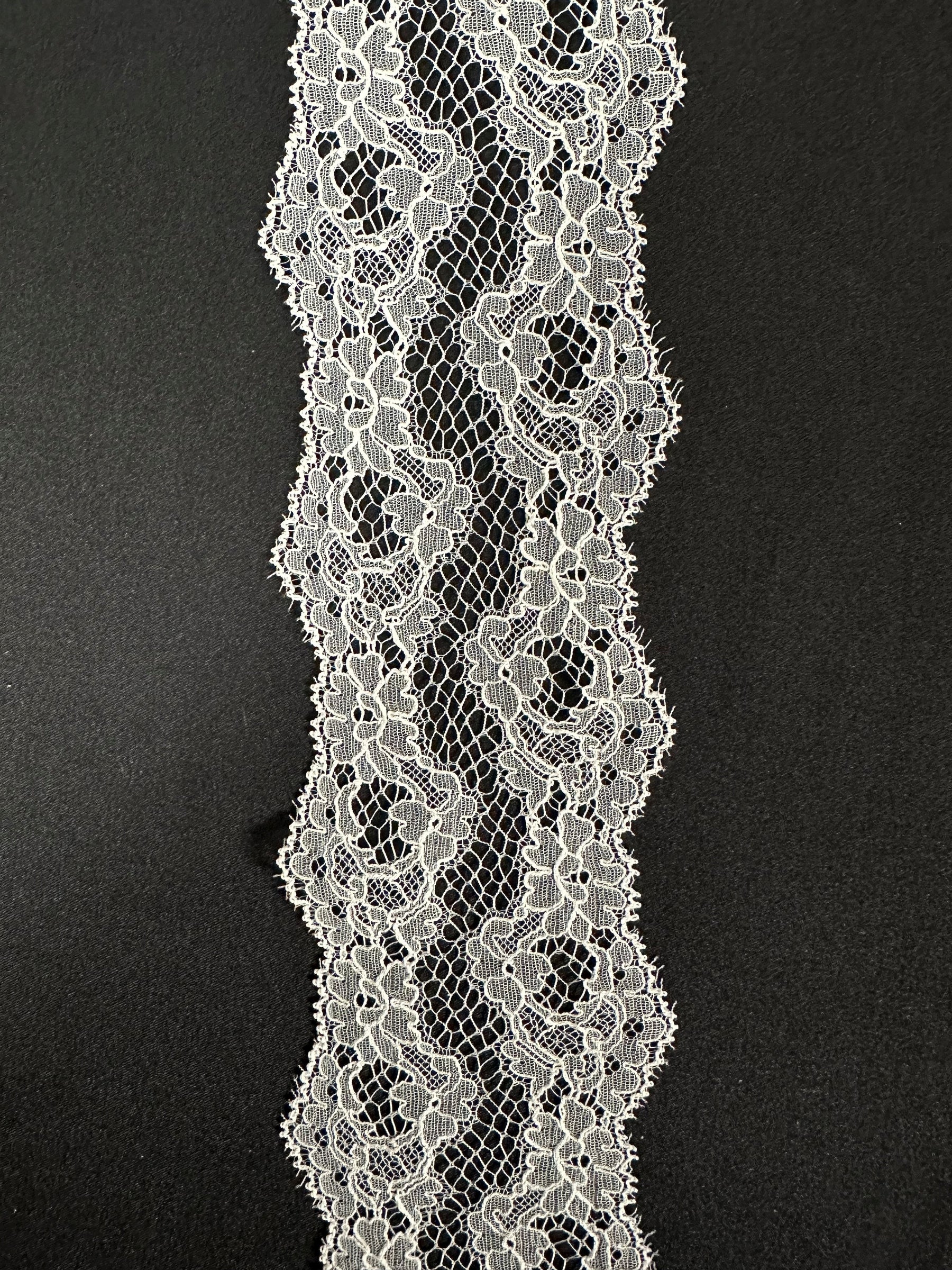 Ivory Chantilly Lace Trim - Sol