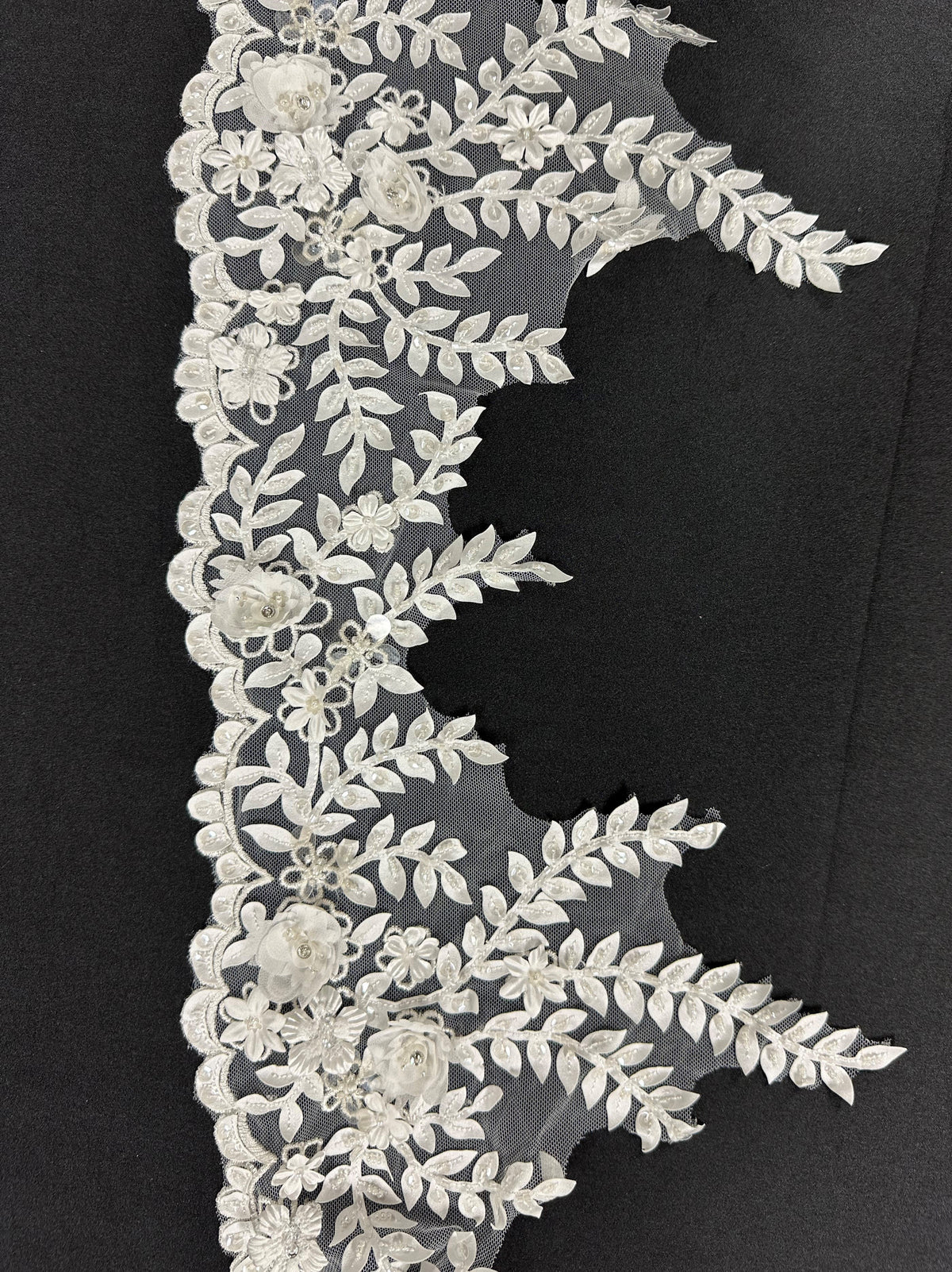 Ivory Lace Trim - T1011