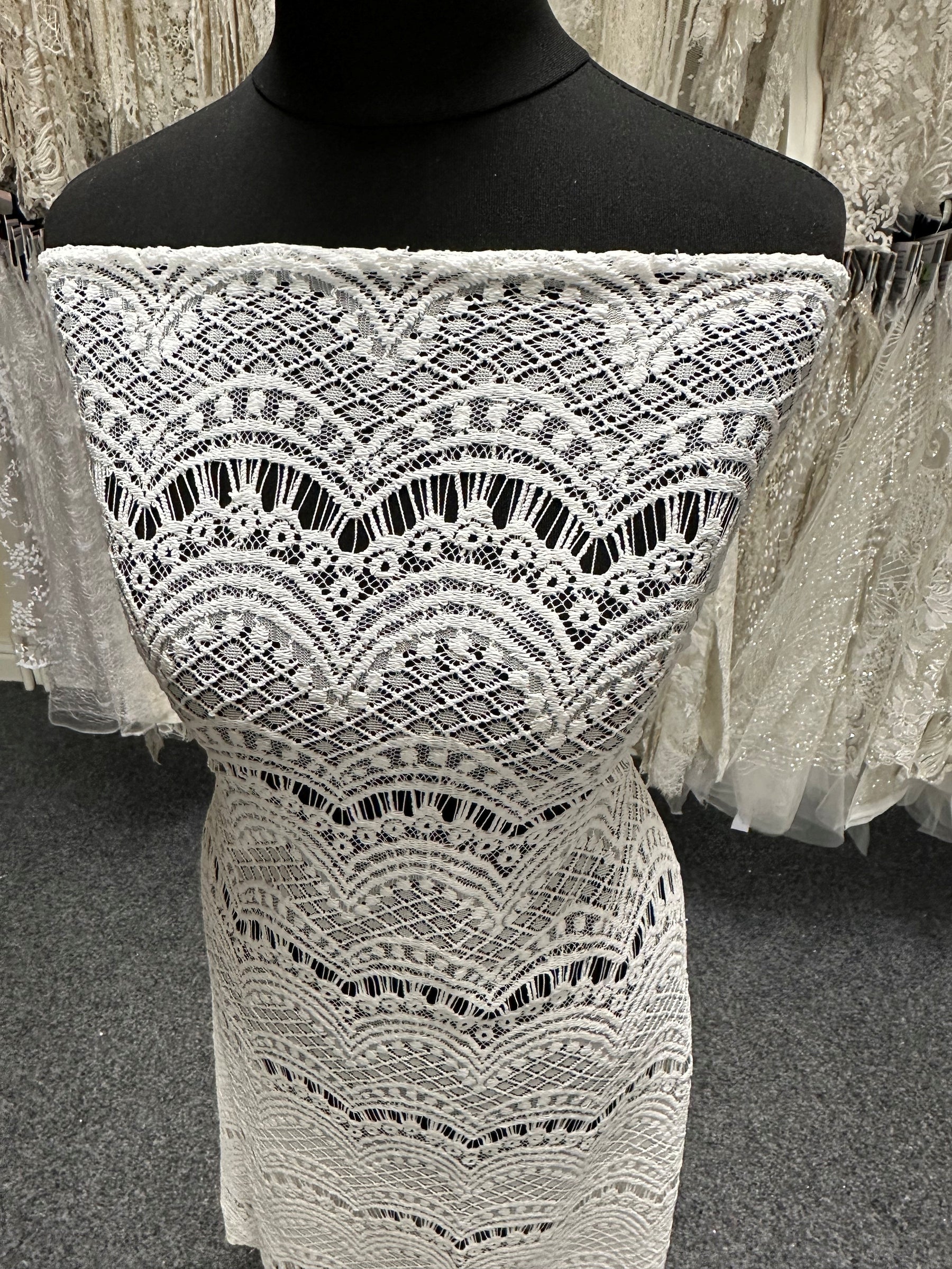Ivory Raschel Lace  - Cabacka