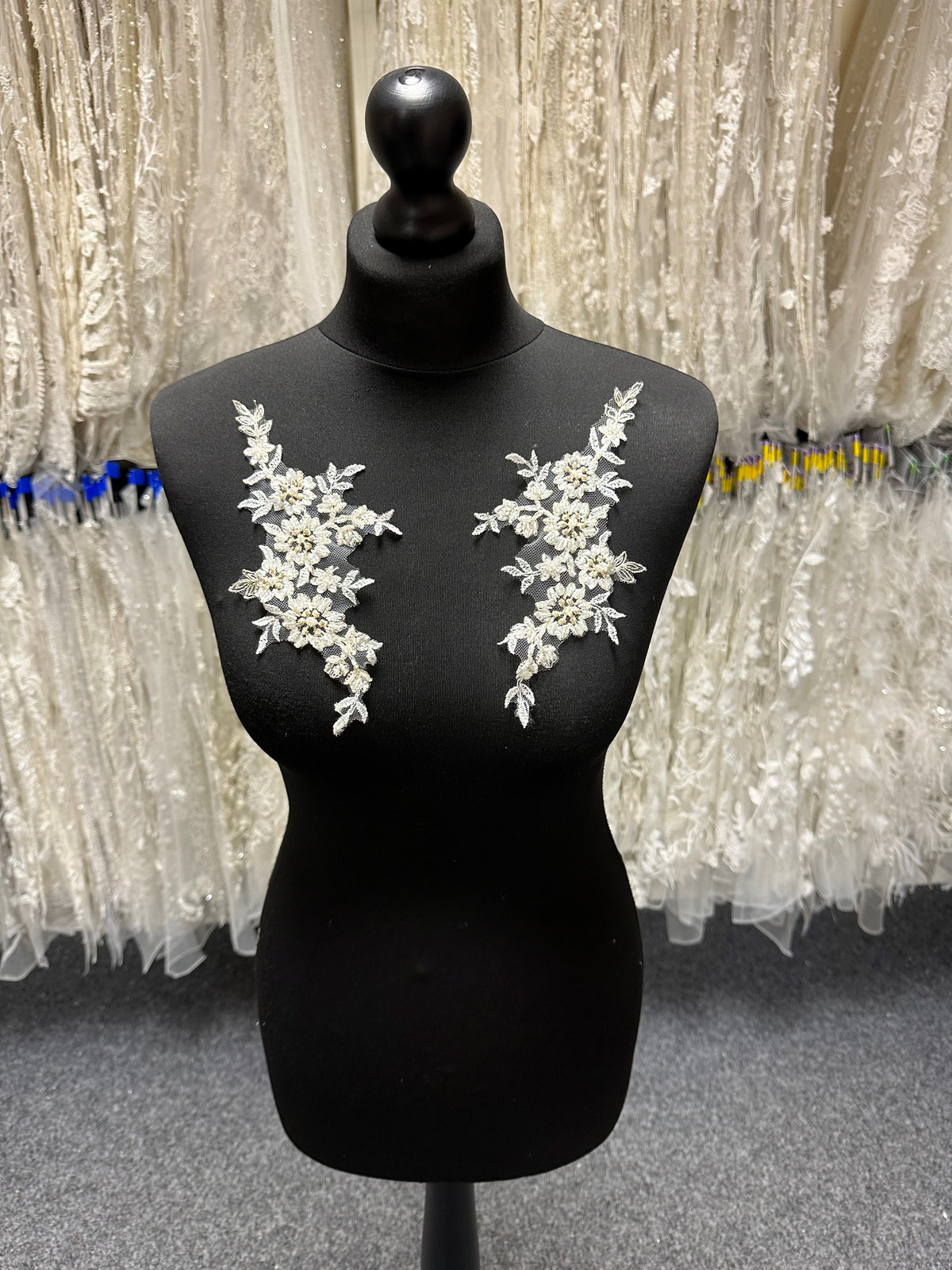 Ivory Beaded Lace Appliques - Roxanne AP 415 (CF)