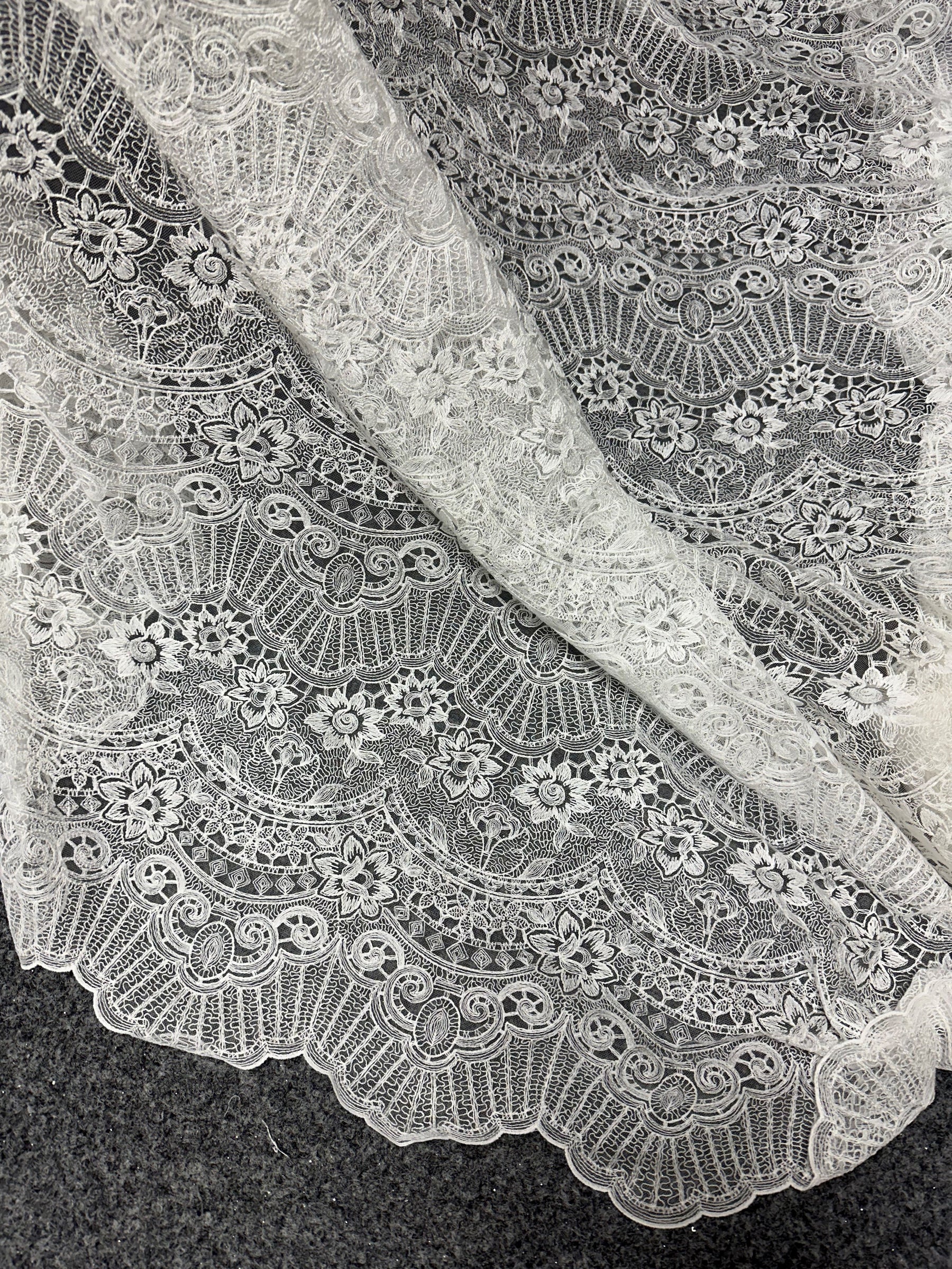 Ivory Embroidered Lace - Tremendo