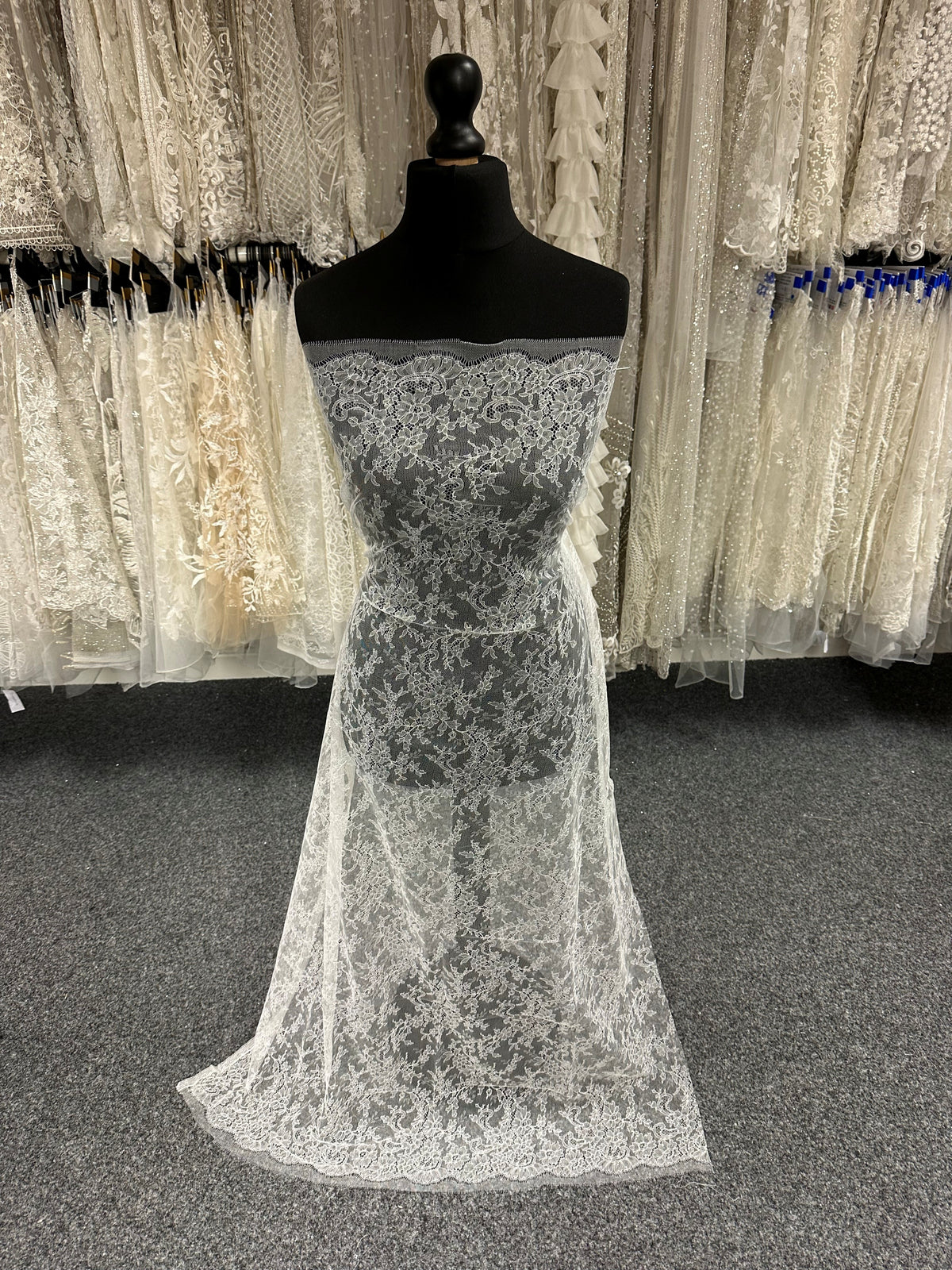 Ivory Chantilly Lace - Diallo