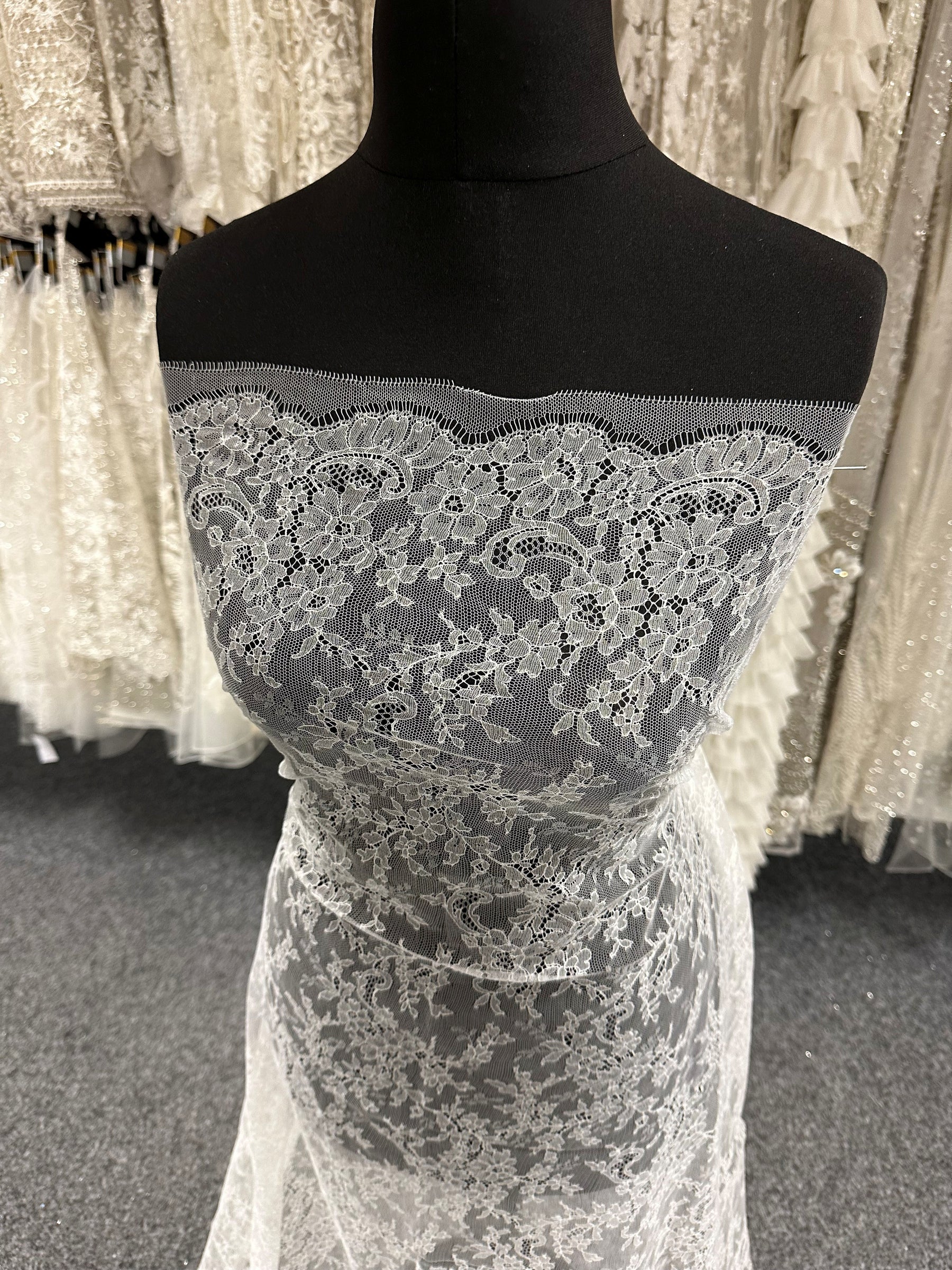 Ivory Chantilly Lace - Diallo