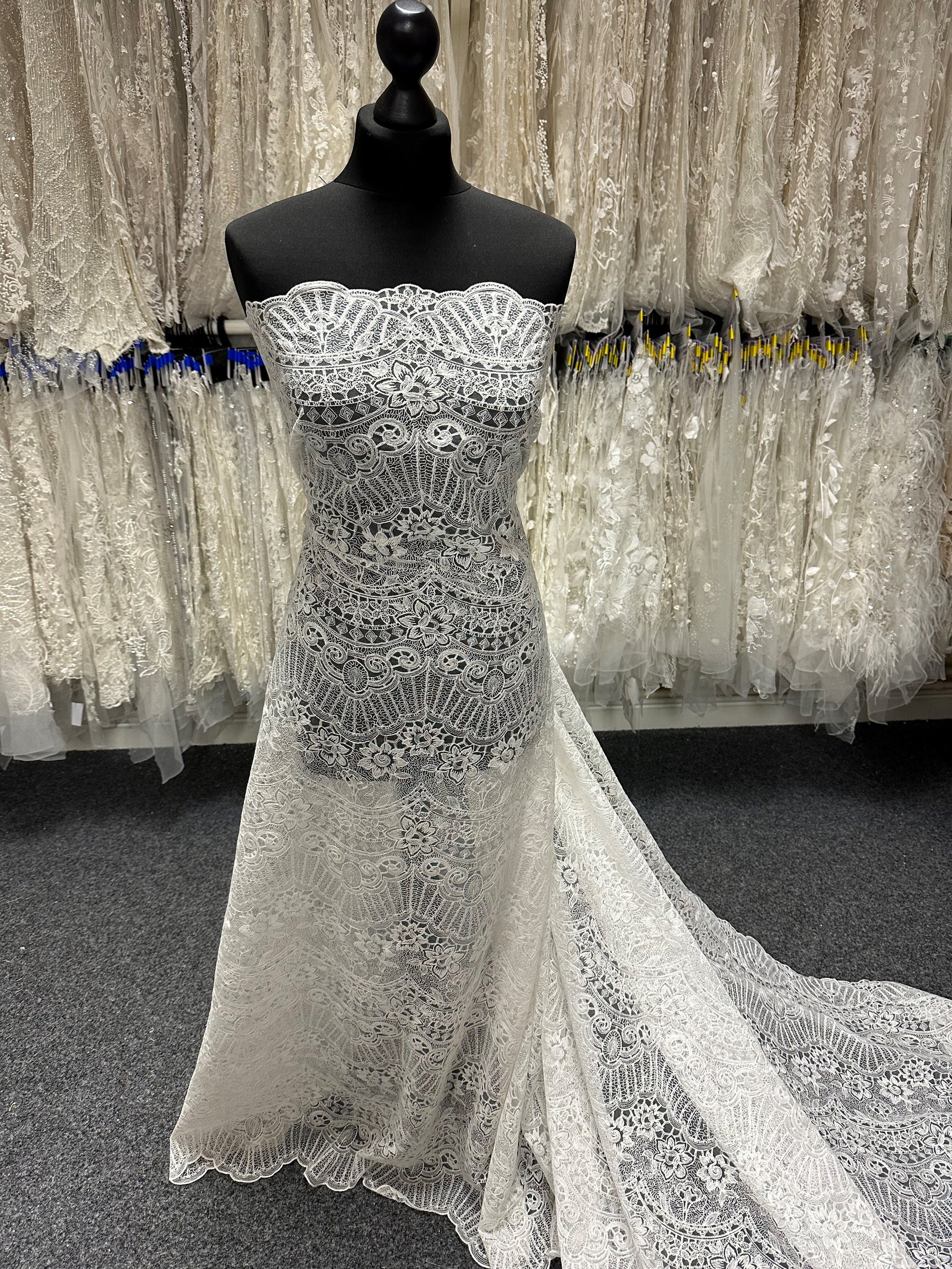 Ivory Embroidered Lace - Tremendo