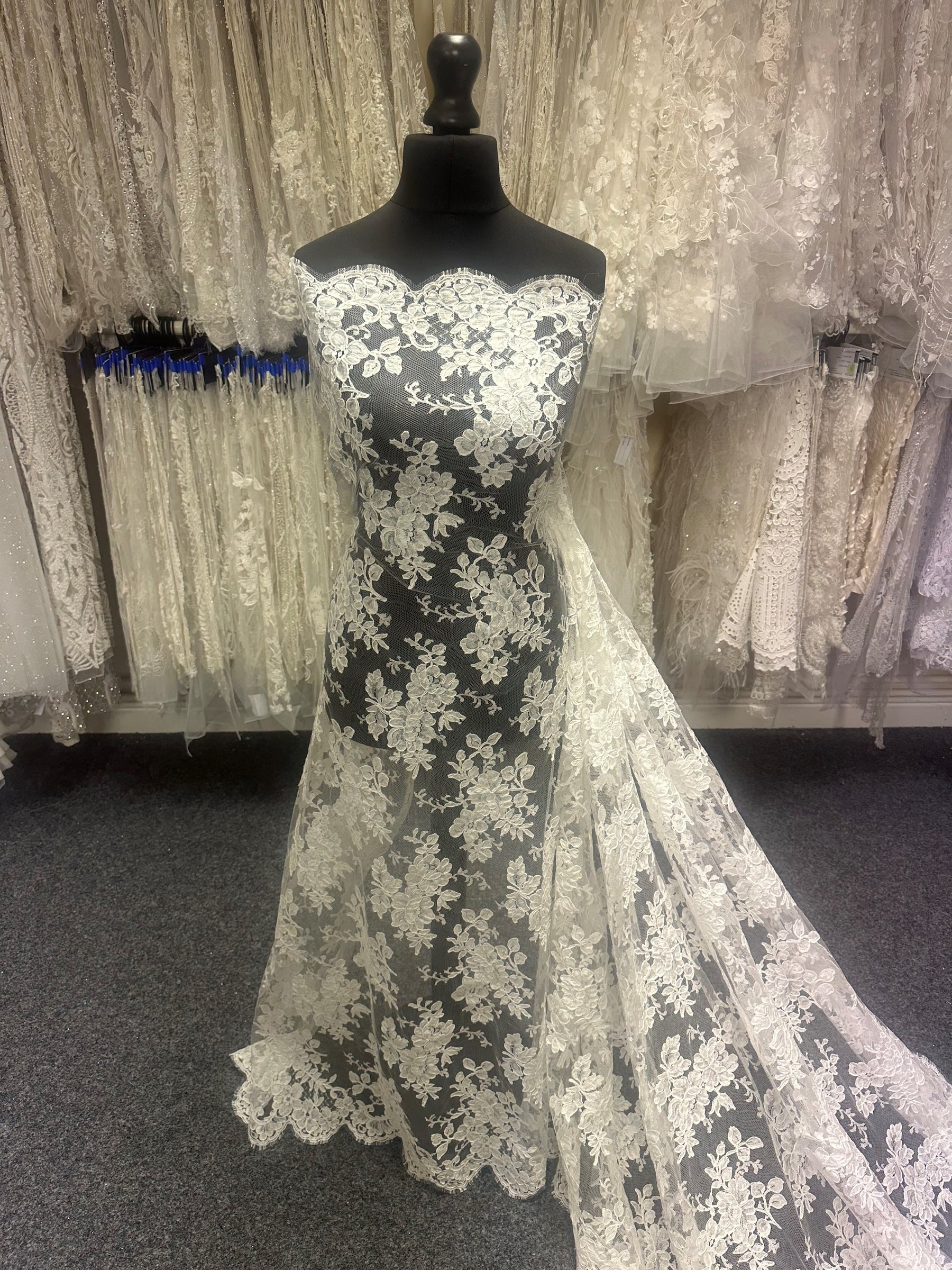 Ivory Corded Chantilly Lace - Rio Ivory Corded Chantilly Lace - Rio