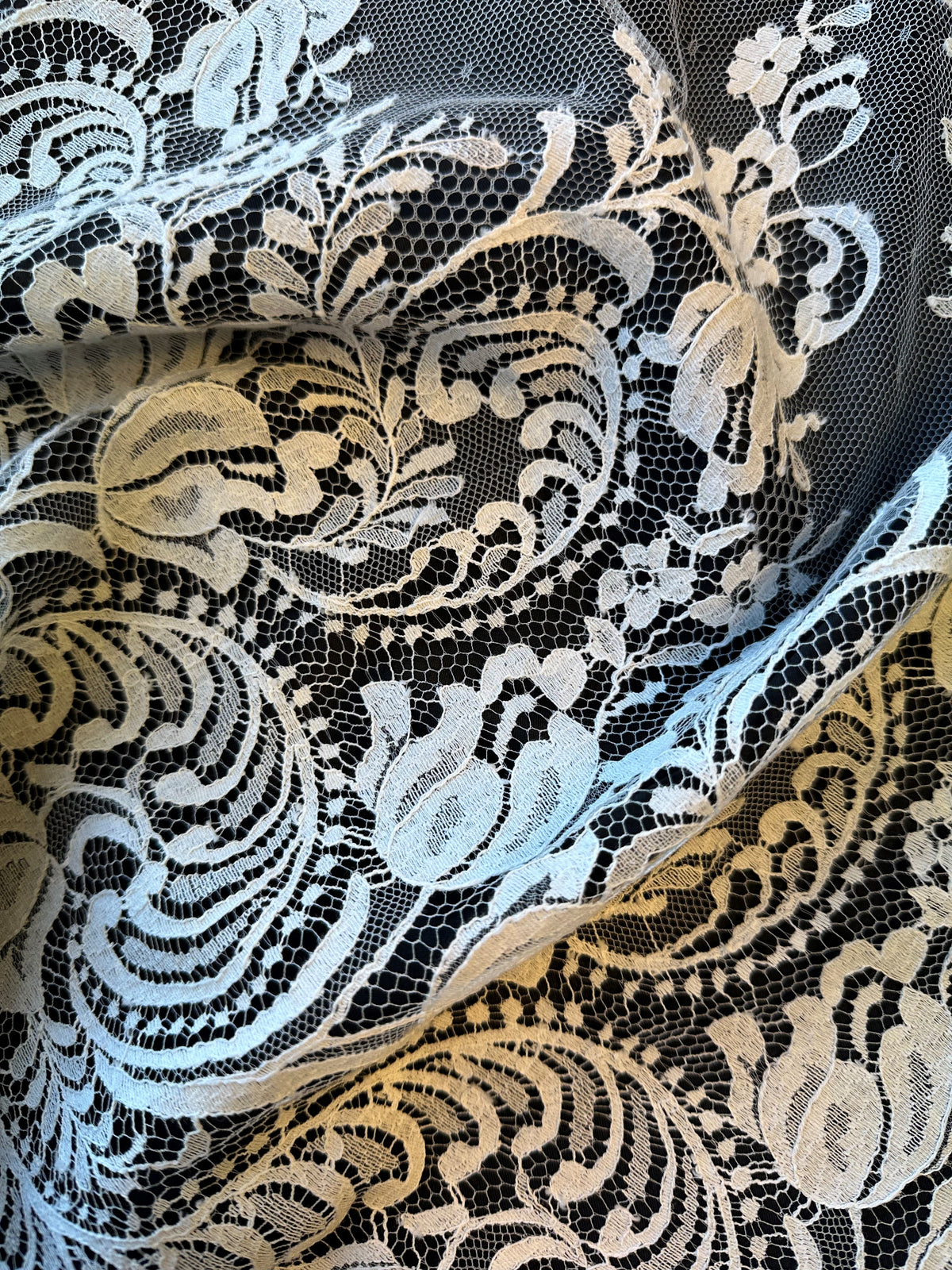 Ivory Chantilly Lace - Tove