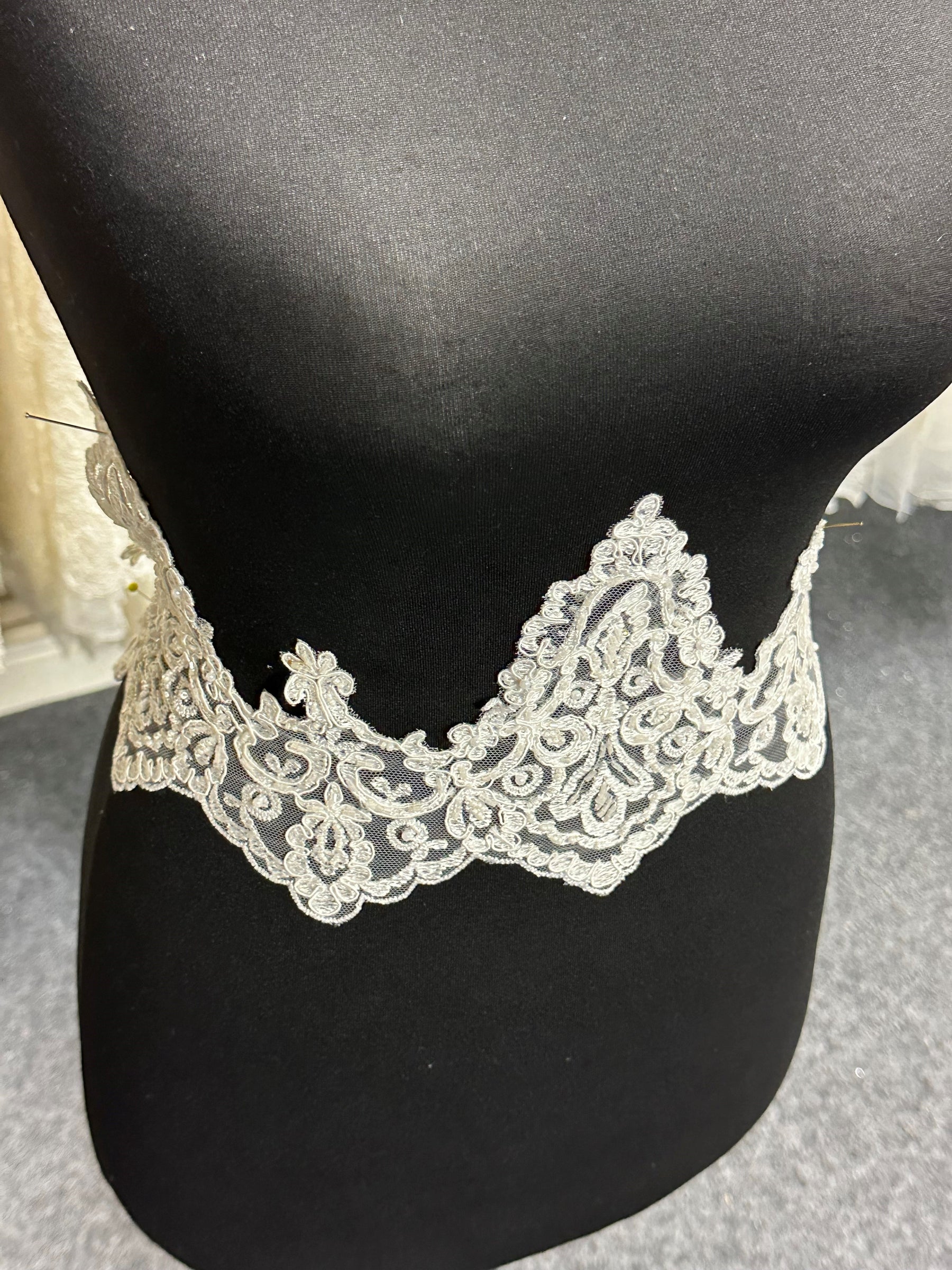 Ivory Beaded Lace Trim - Ziggurat