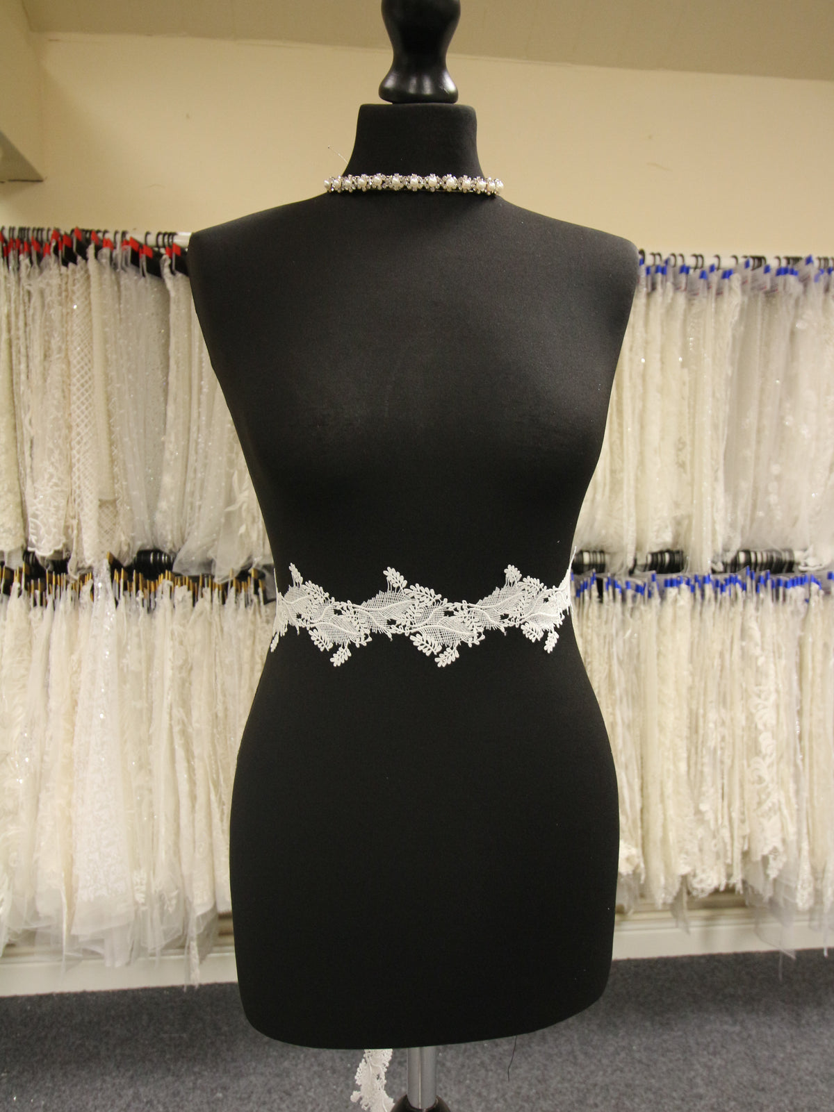 Ivory Lace Trim - Linden