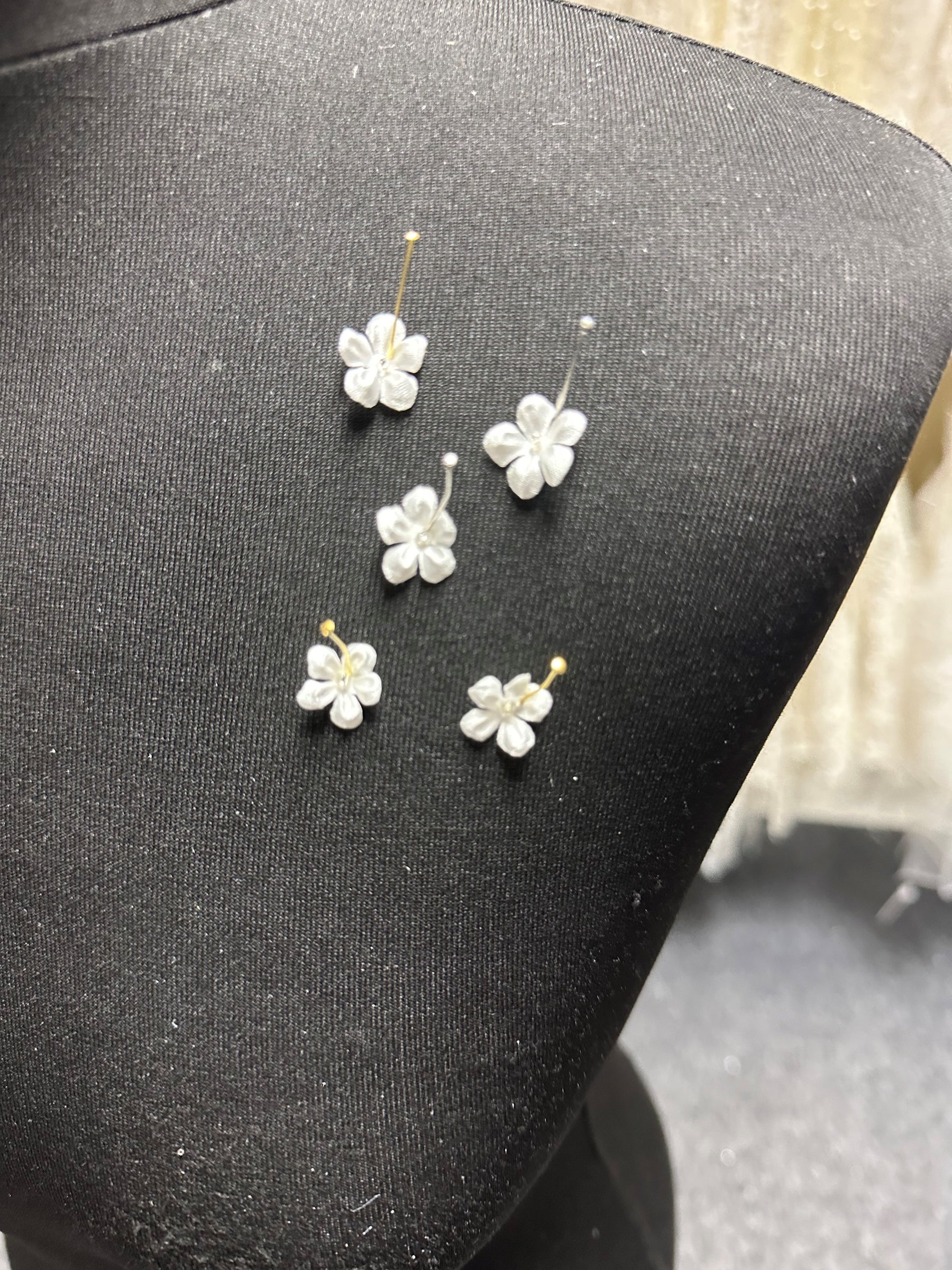 Pale Ivory Satin Flowers - M14 (Bag of 144)