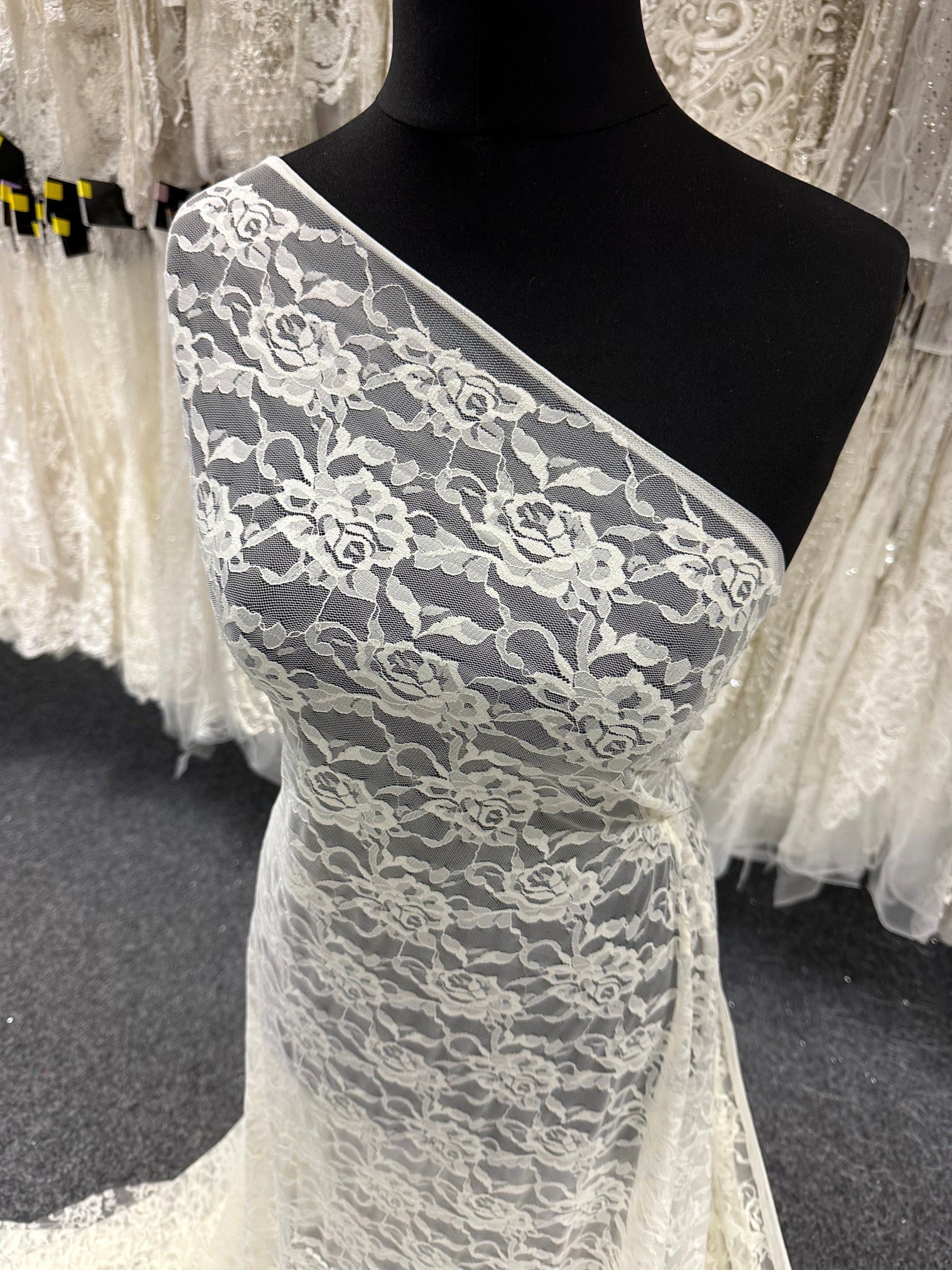 Ivory Raschel Stretch Lace – Matina