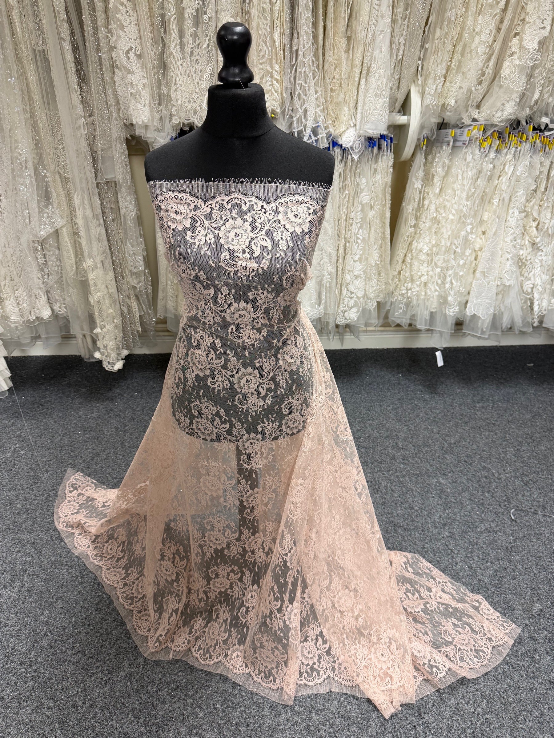 Dusky Rose Chantilly Lace - P205