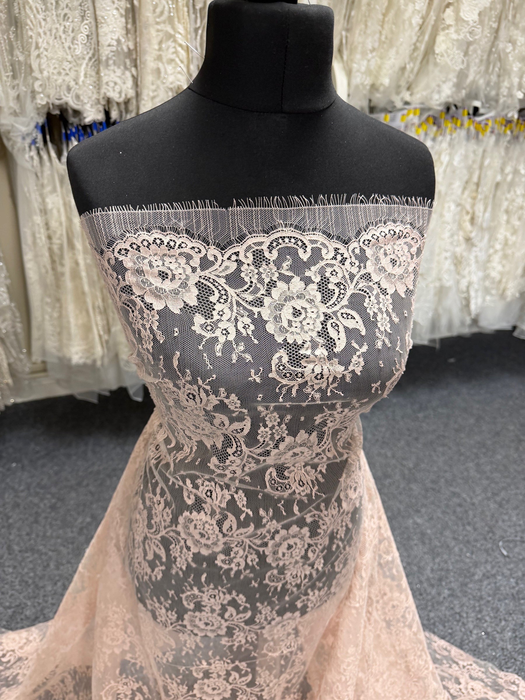 Dusky Rose Chantilly Lace - P205