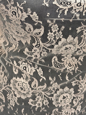 Dusky Rose Chantilly Lace - P205