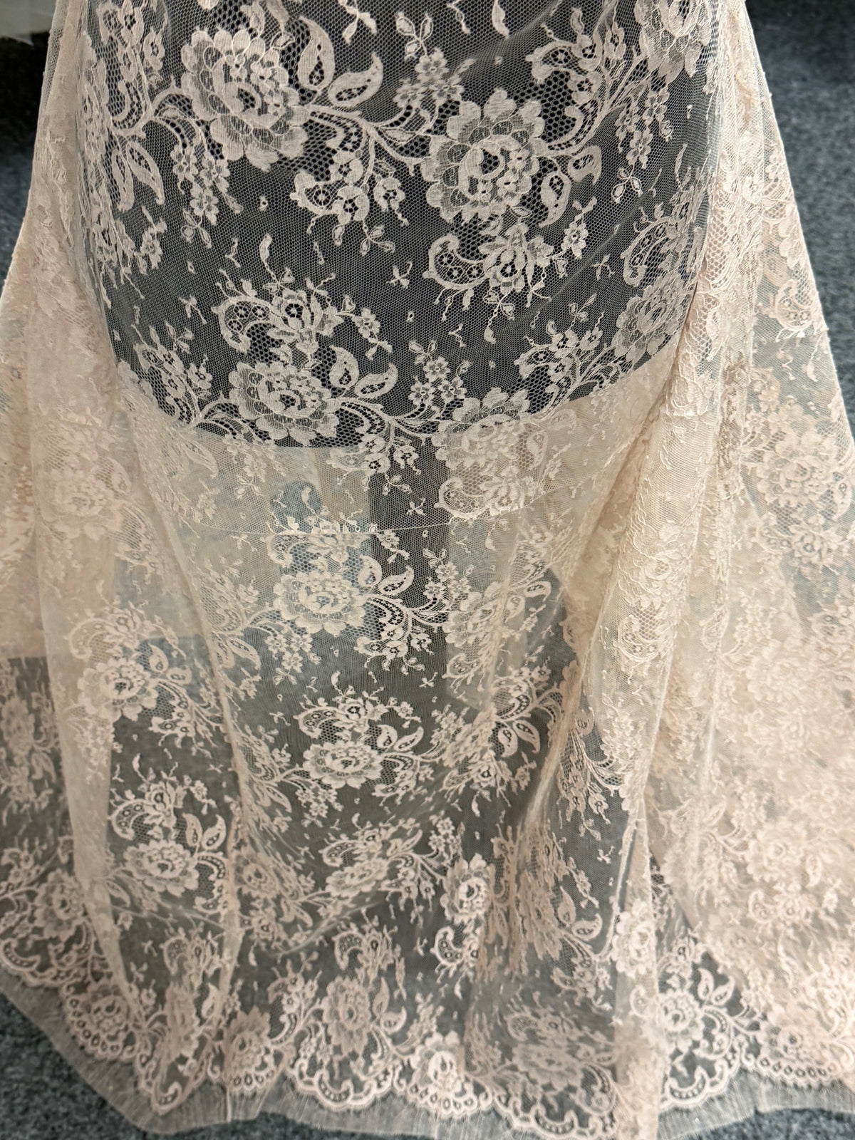 Dusky Rose Chantilly Lace - P205