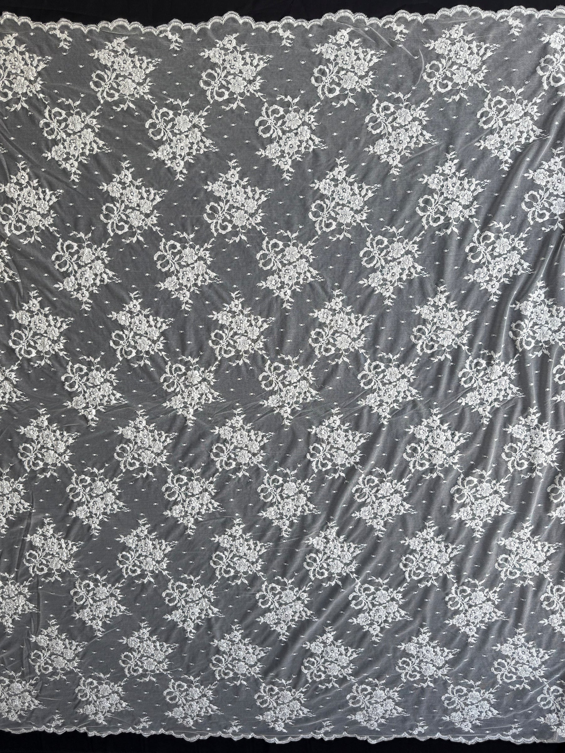 Ivory Sequin Lace - P218