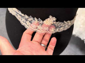 Ivory/Champagne/Gold Lace Trim - T52