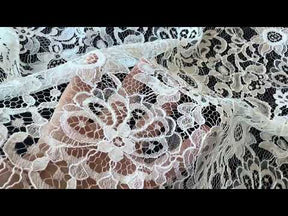 Ivory Chantilly Lace - P297