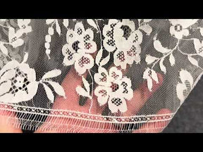 Ivory Chantilly Lace - P182